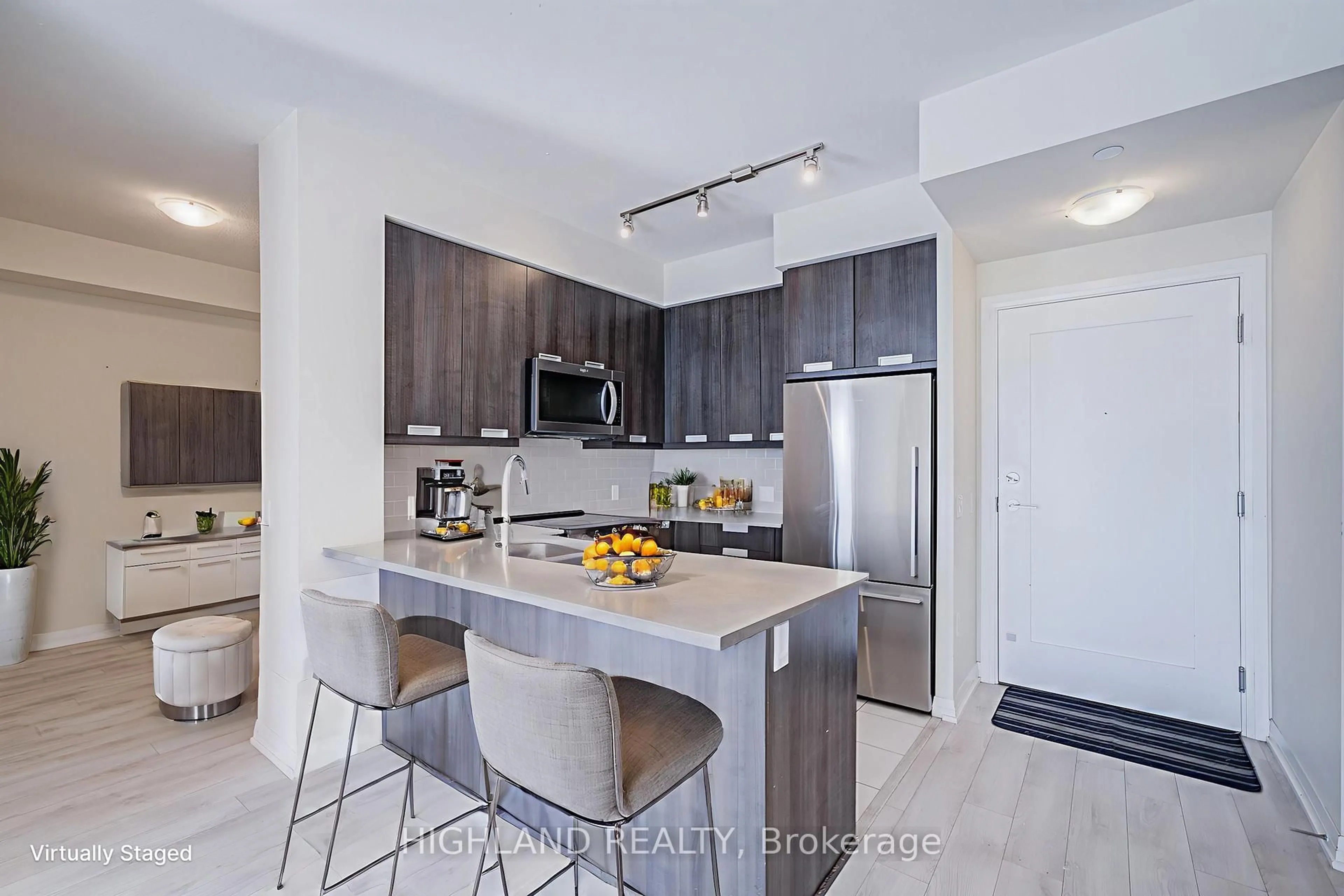 Open concept kitchen, unknown for 35 Watergarden Dr #1816, Mississauga Ontario L5R 0G8
