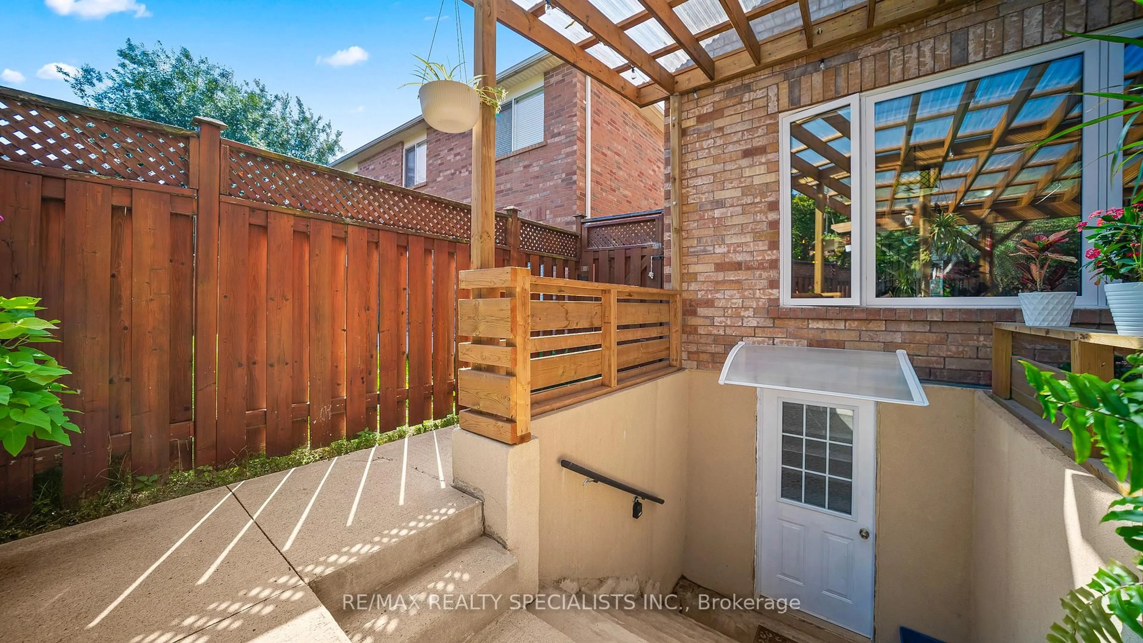 Patio, street for 749 IRVING Terr, Milton Ontario L9T 6H2