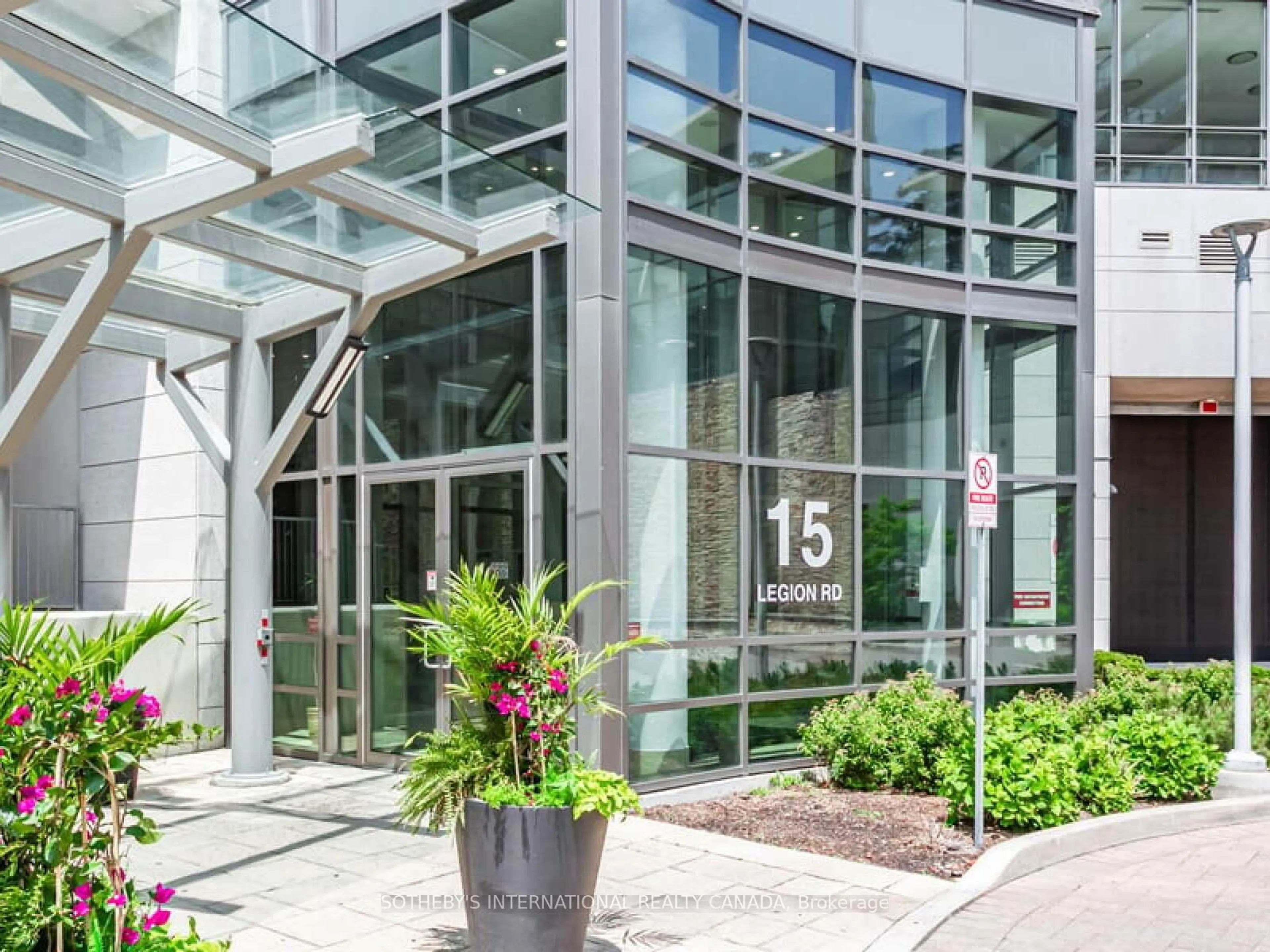 Indoor foyer for 15 Legion Rd #2007, Toronto Ontario M8V 0A9