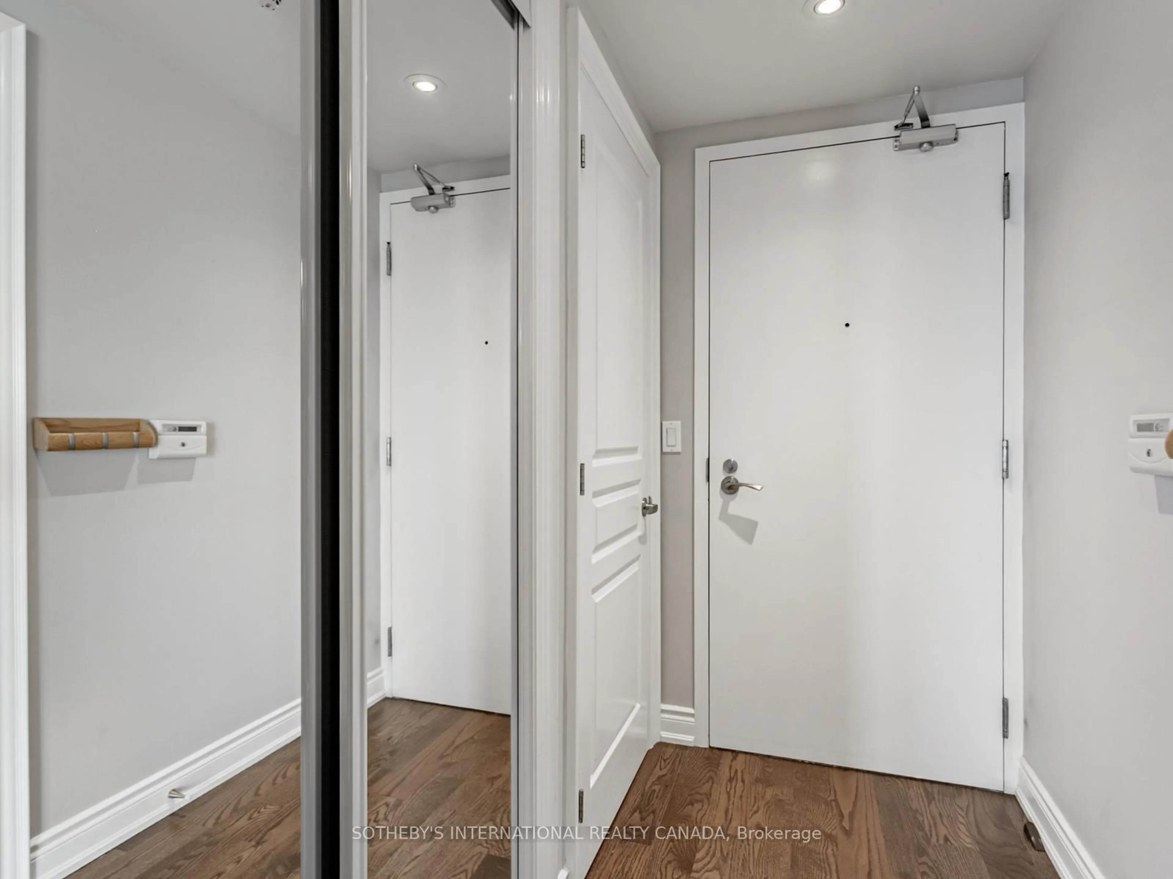 Indoor entryway for 15 Legion Rd #2007, Toronto Ontario M8V 0A9