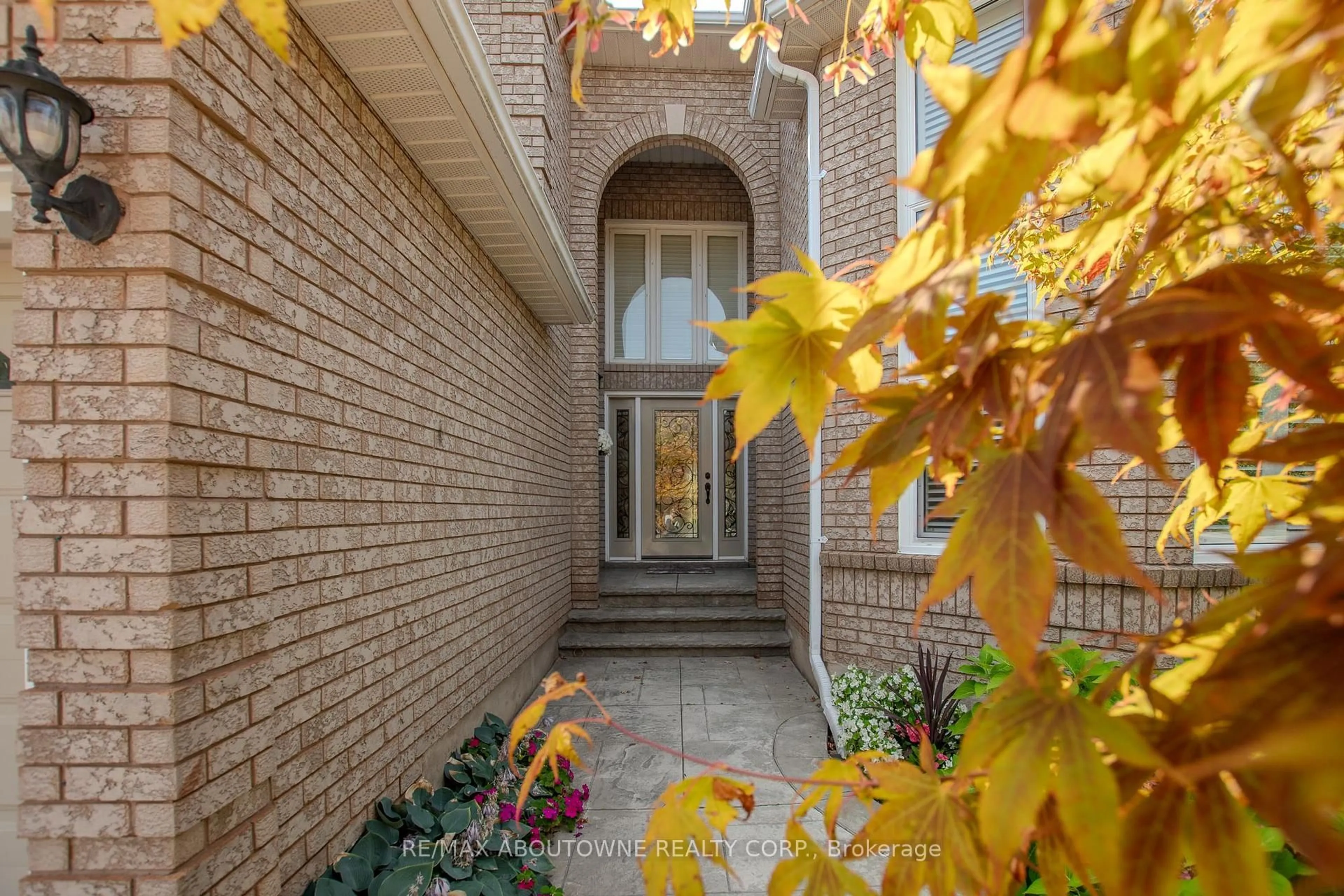 Unknown for 2310 Grand Ravine Dr, Oakville Ontario L6H 6A8