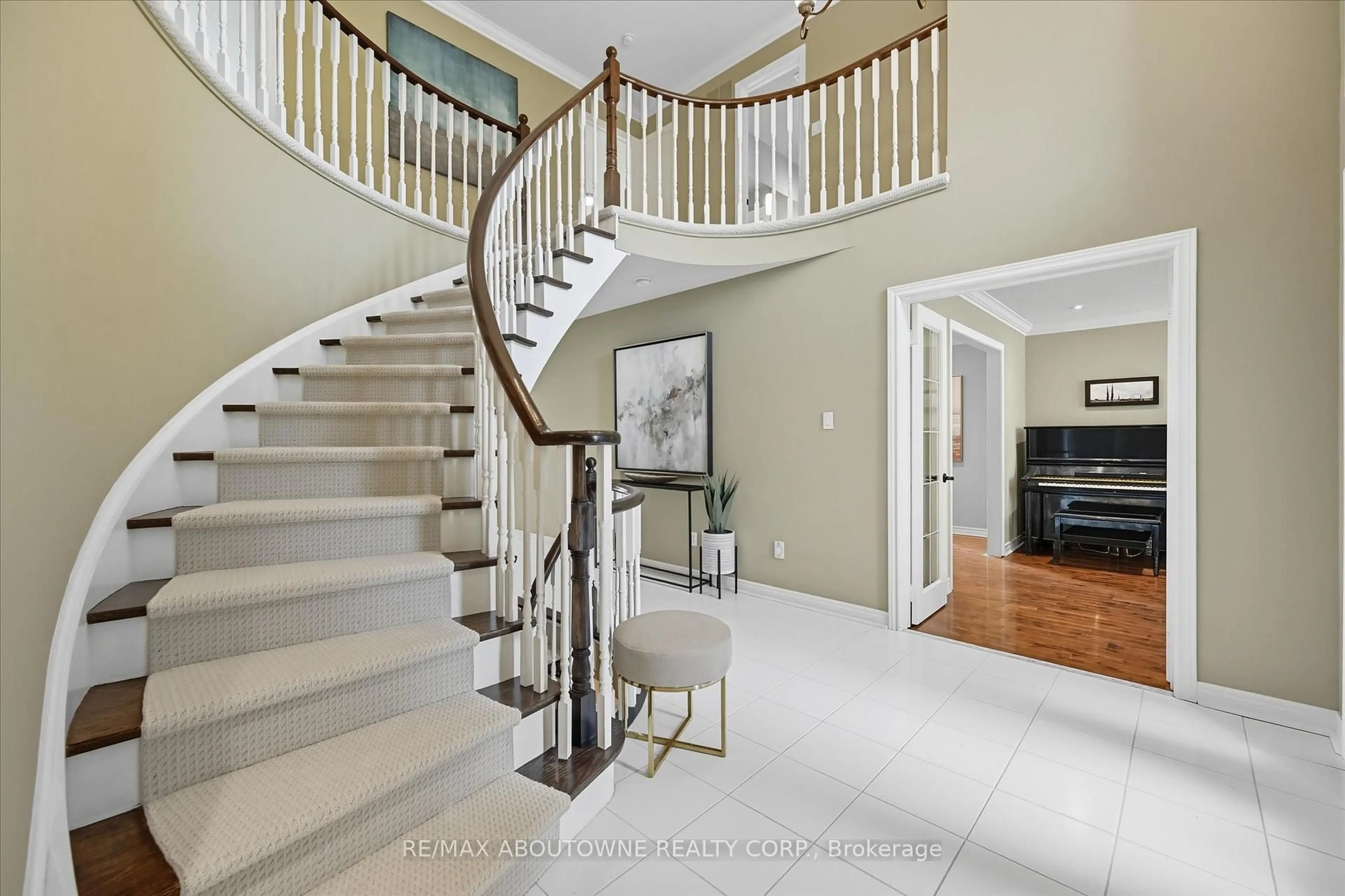 Unknown for 2310 Grand Ravine Dr, Oakville Ontario L6H 6A8
