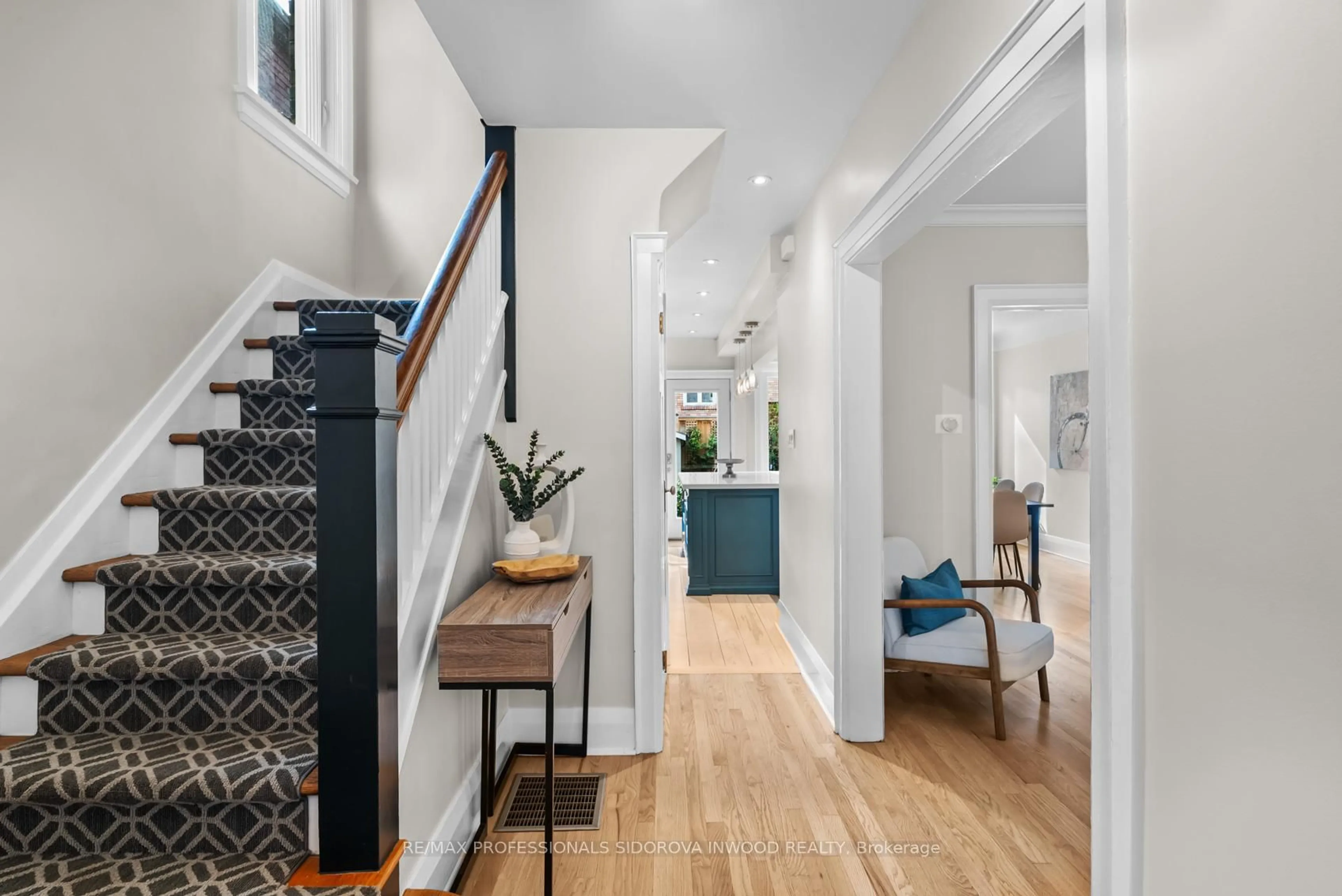 Indoor entryway for 350 Beresford Ave, Toronto Ontario M6S 3B3