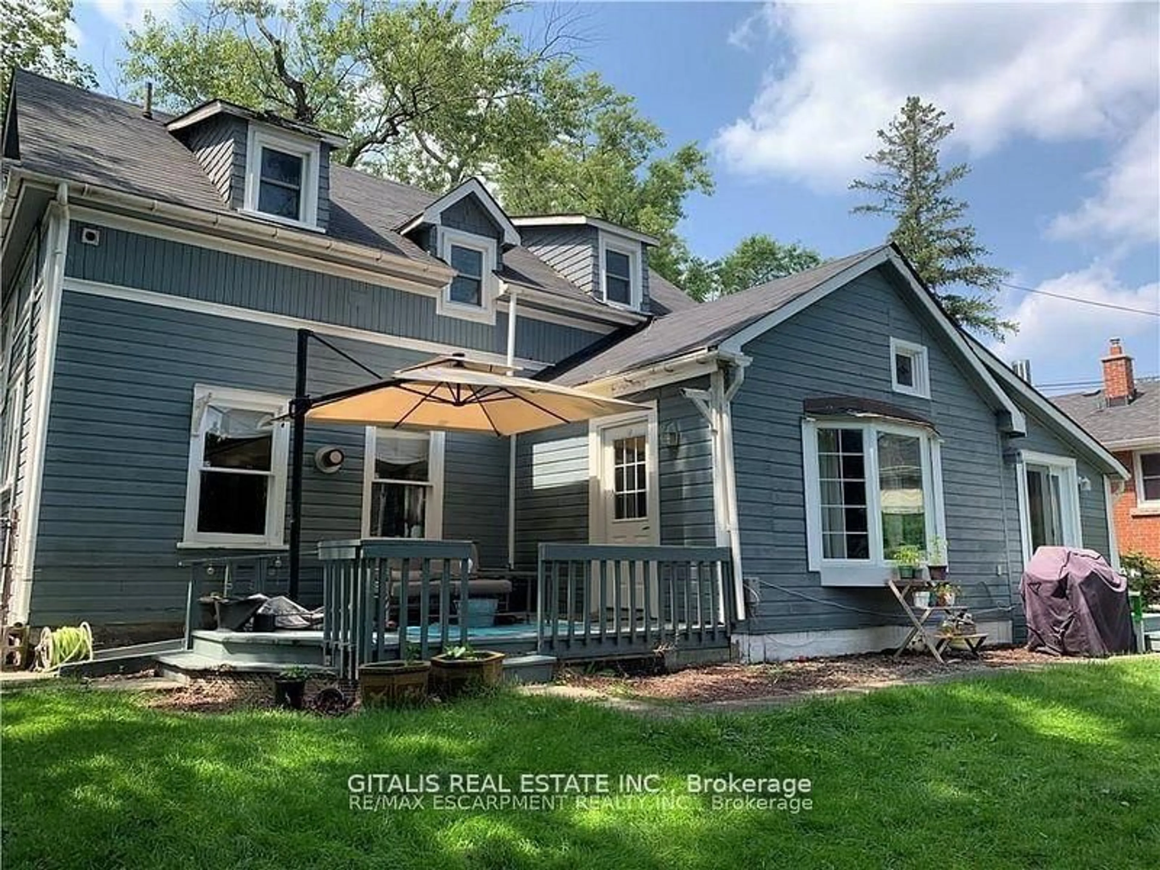 Home with vinyl exterior material, street for 2348 SOVEREIGN St, Oakville Ontario L6L 1L8
