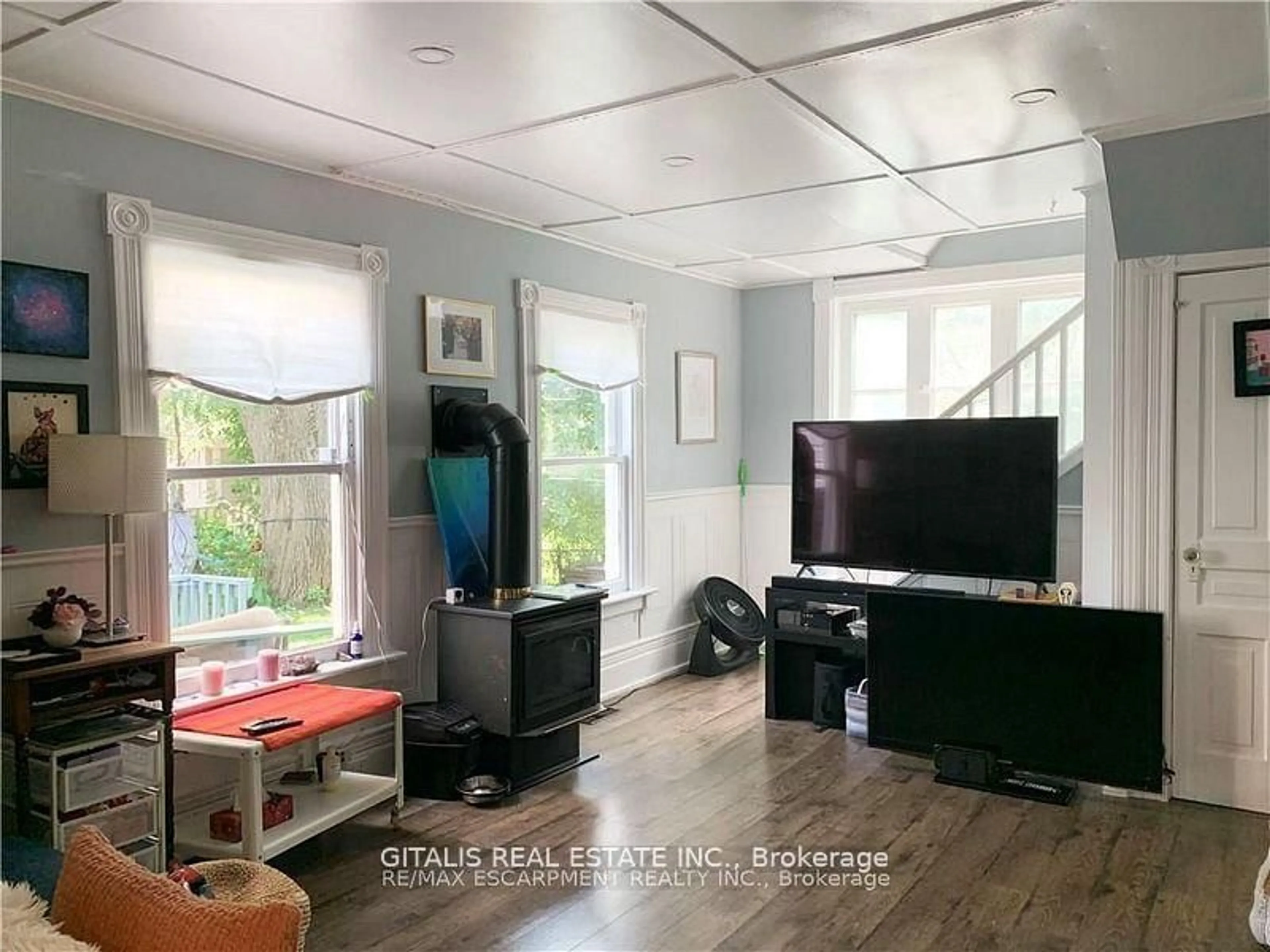 A pic of a room for 2348 SOVEREIGN St, Oakville Ontario L6L 1L8