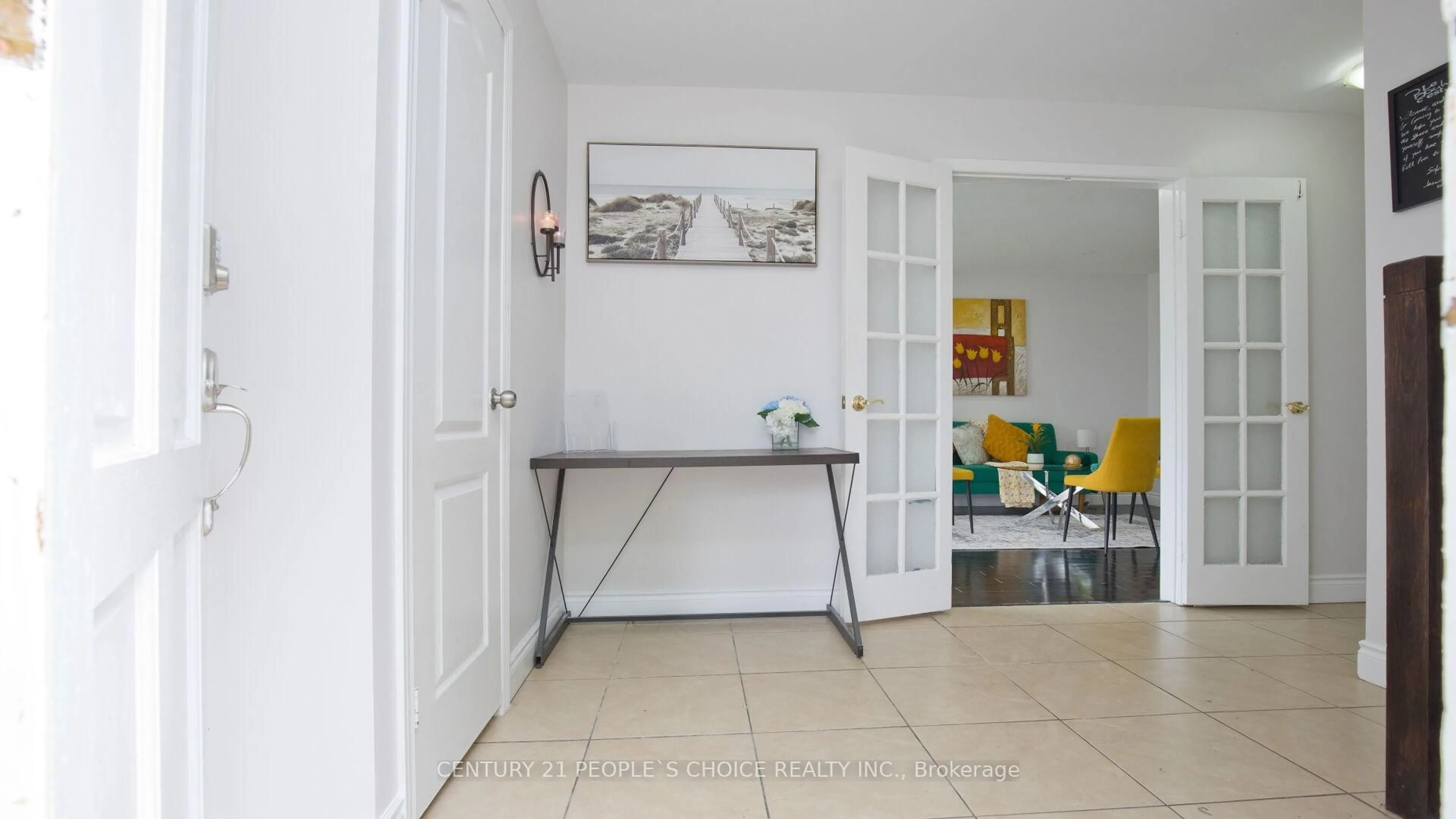 Indoor entryway for 82 Davenport Cres, Brampton Ontario L6T 3L6