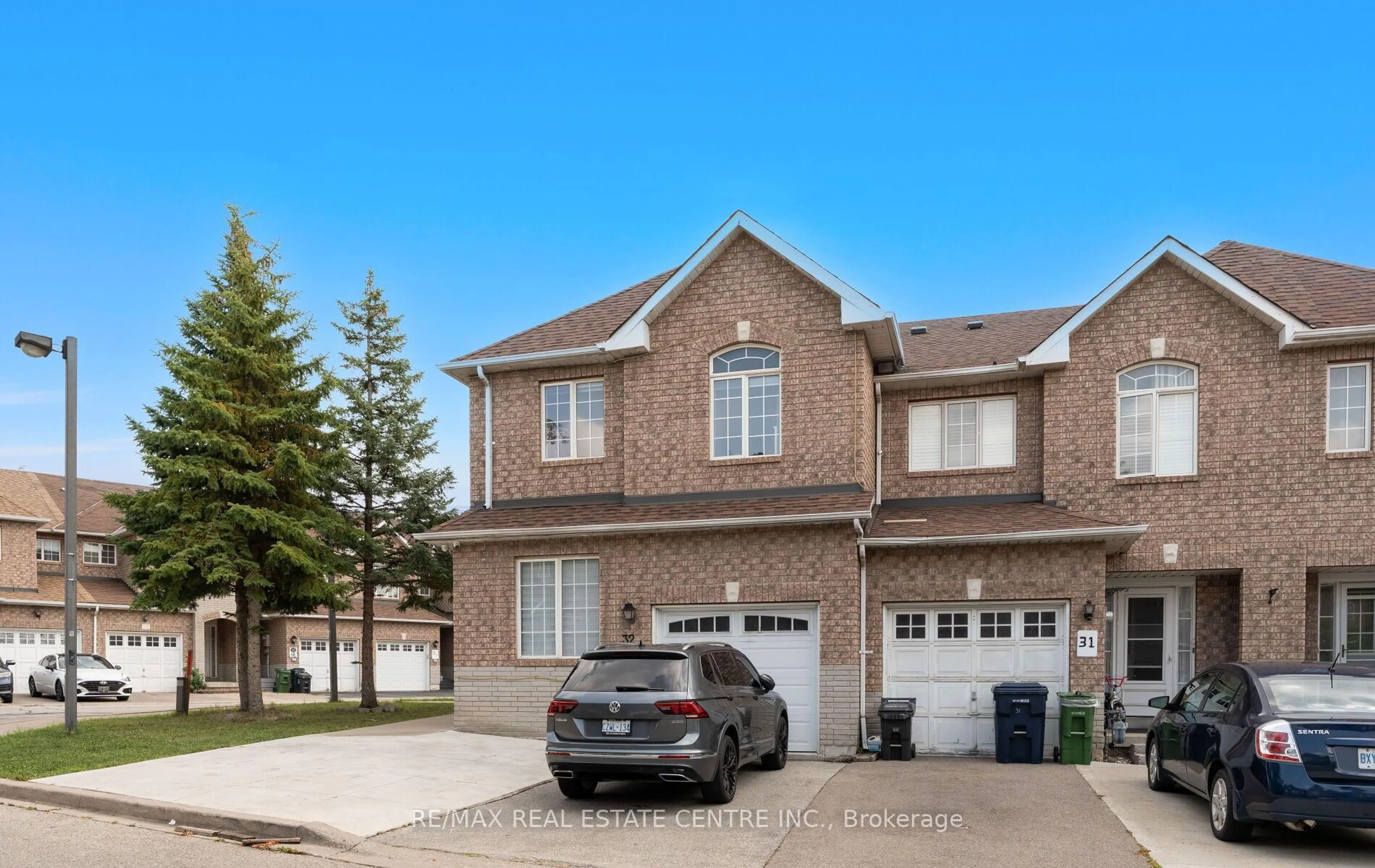 Home with brick exterior material, street for 32 Viewcrest Circ #32, Toronto Ontario M9W 7G5