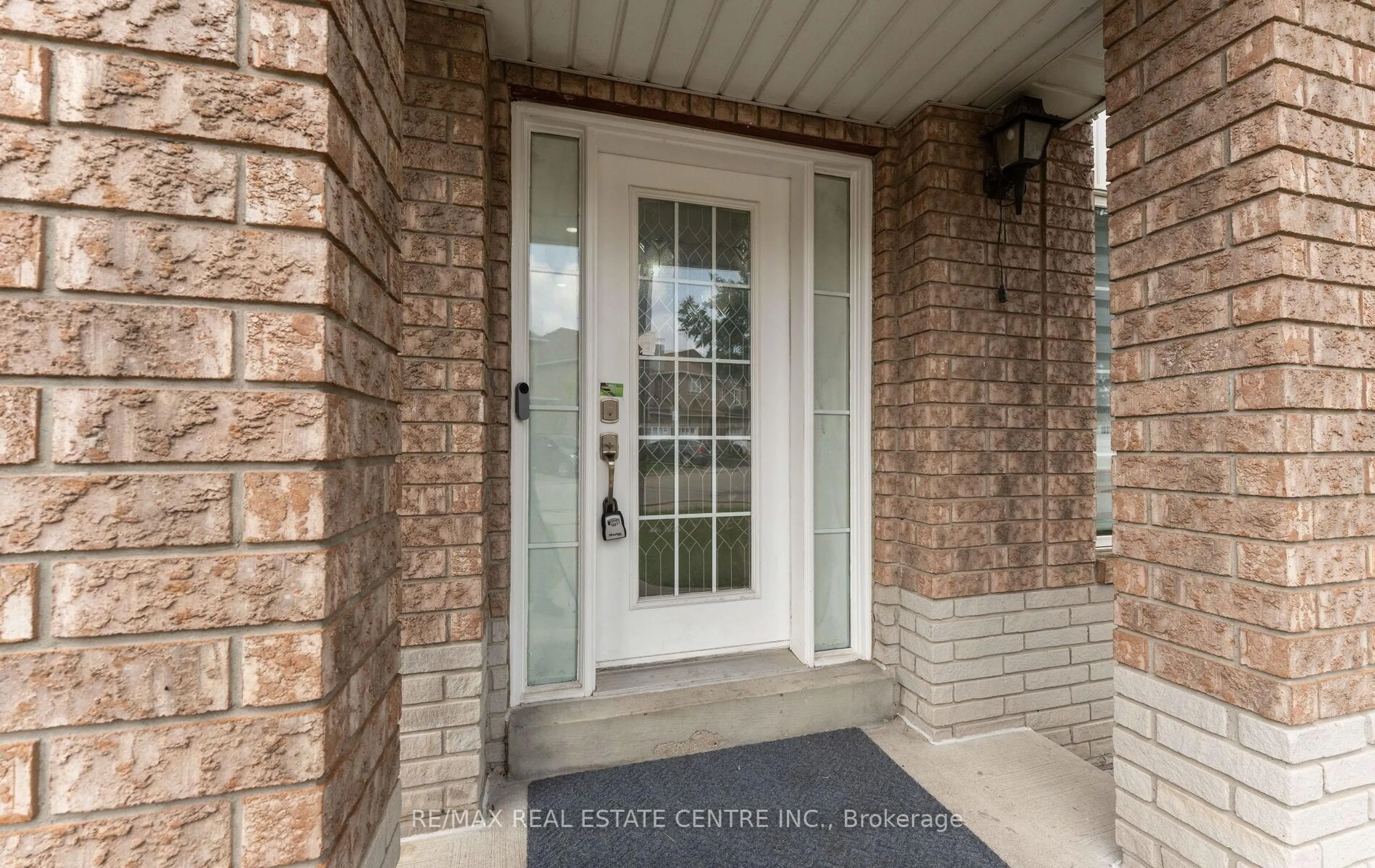 Indoor entryway for 32 Viewcrest Circ #32, Toronto Ontario M9W 7G5