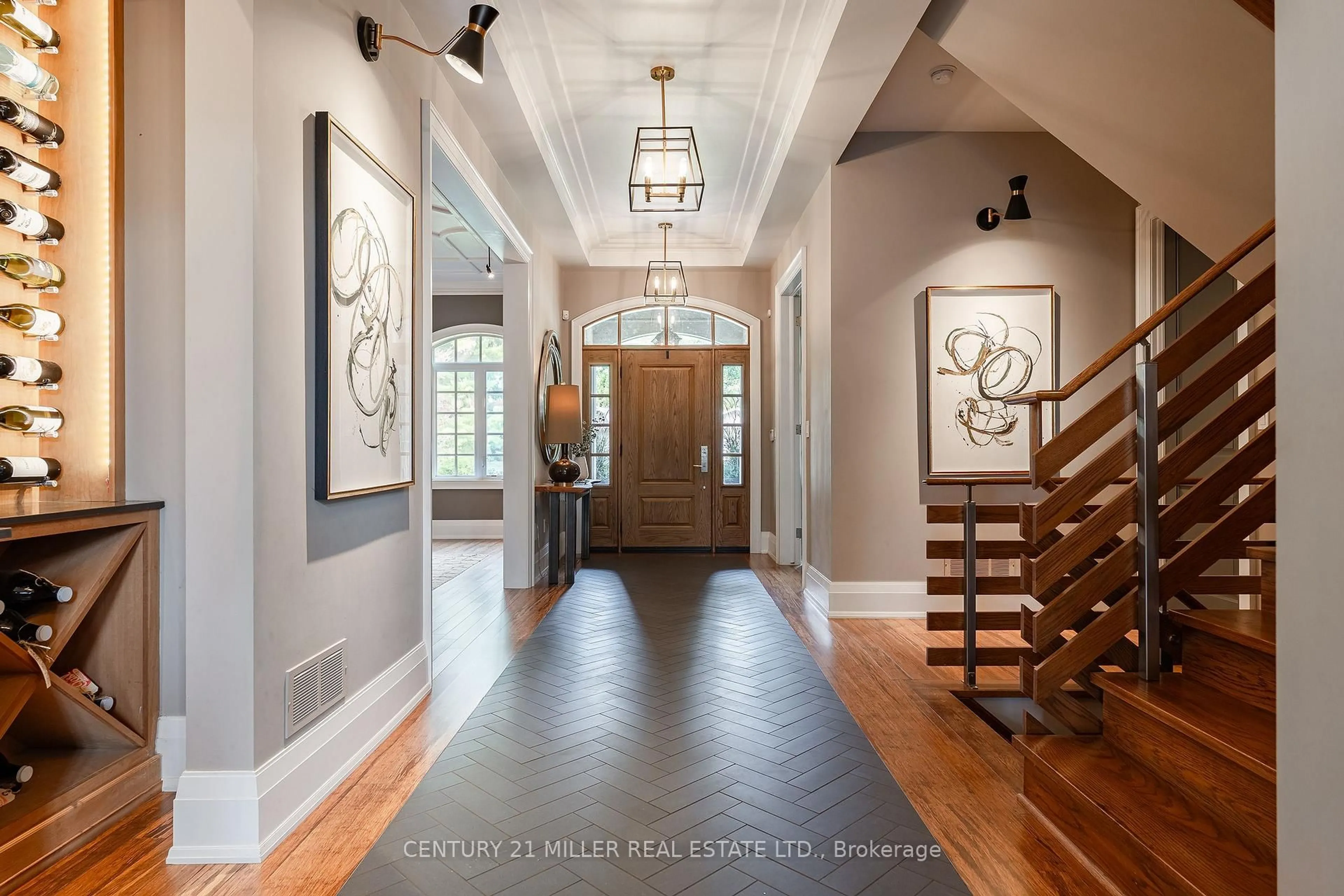 Indoor entryway for 1324 Cambridge Dr, Oakville Ontario L6J 1S3
