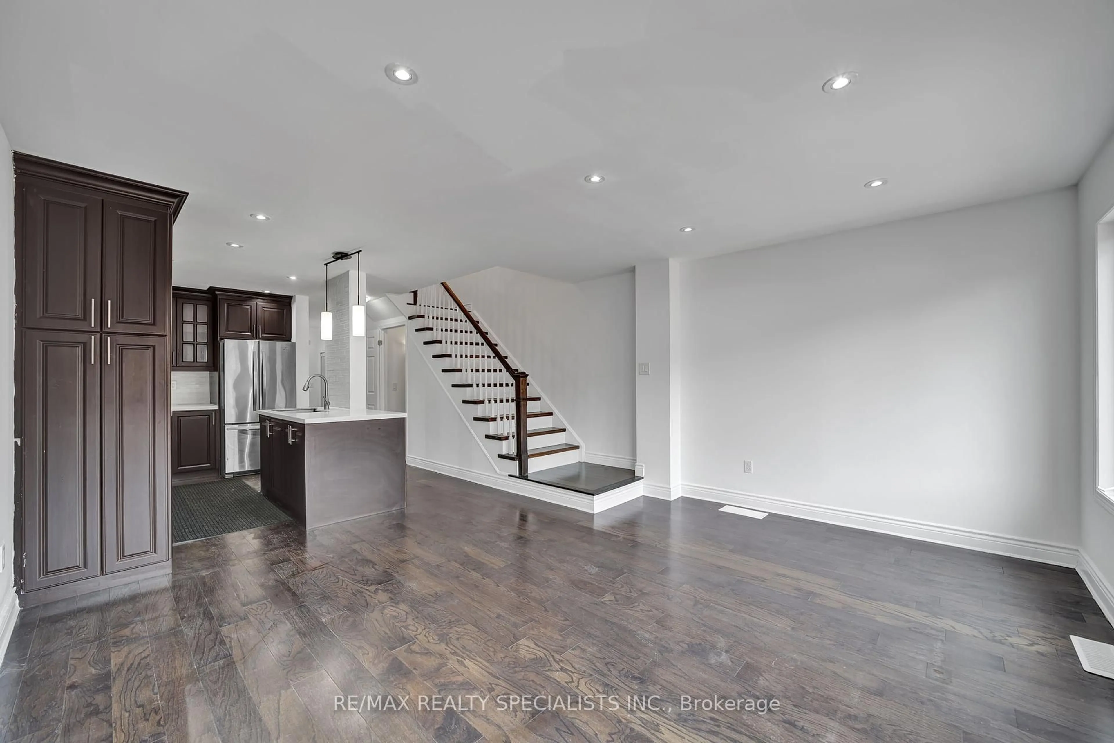 Open concept kitchen, unknown for 3 Rockgarden Tr, Brampton Ontario L6R 3M9