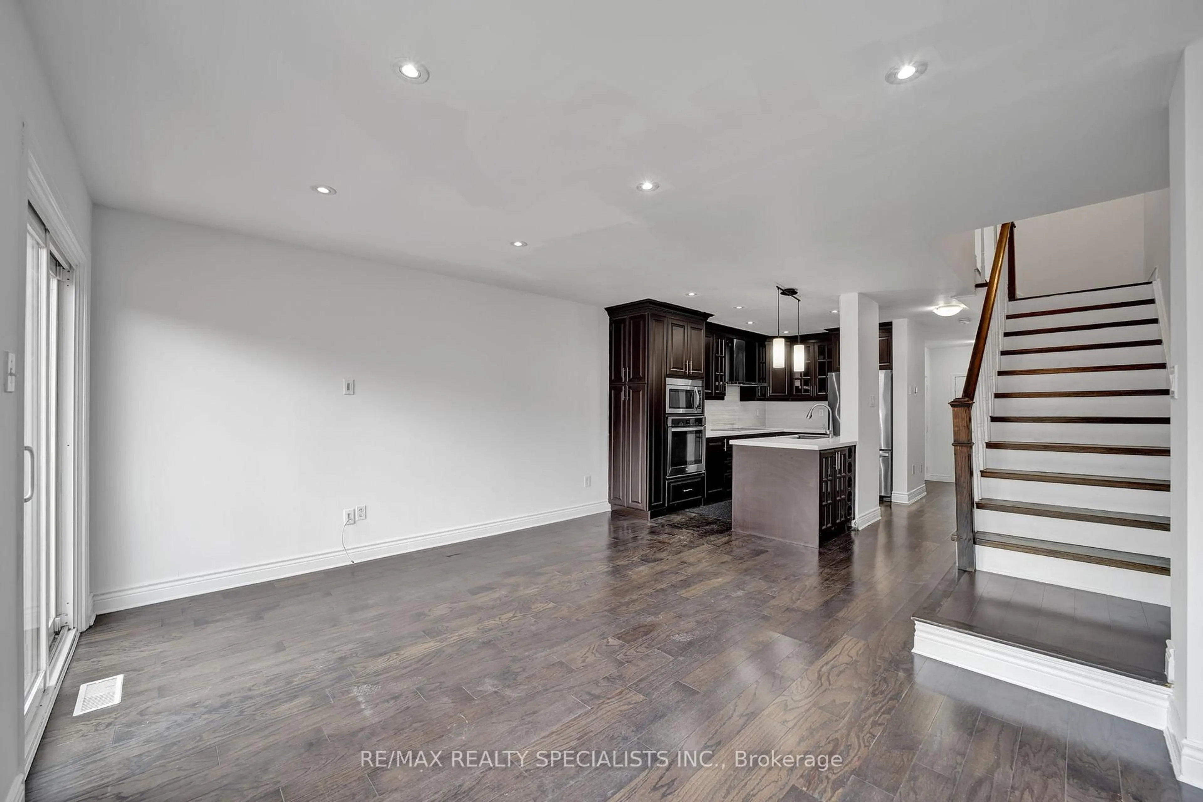 Open concept kitchen, unknown for 3 Rockgarden Tr, Brampton Ontario L6R 3M9