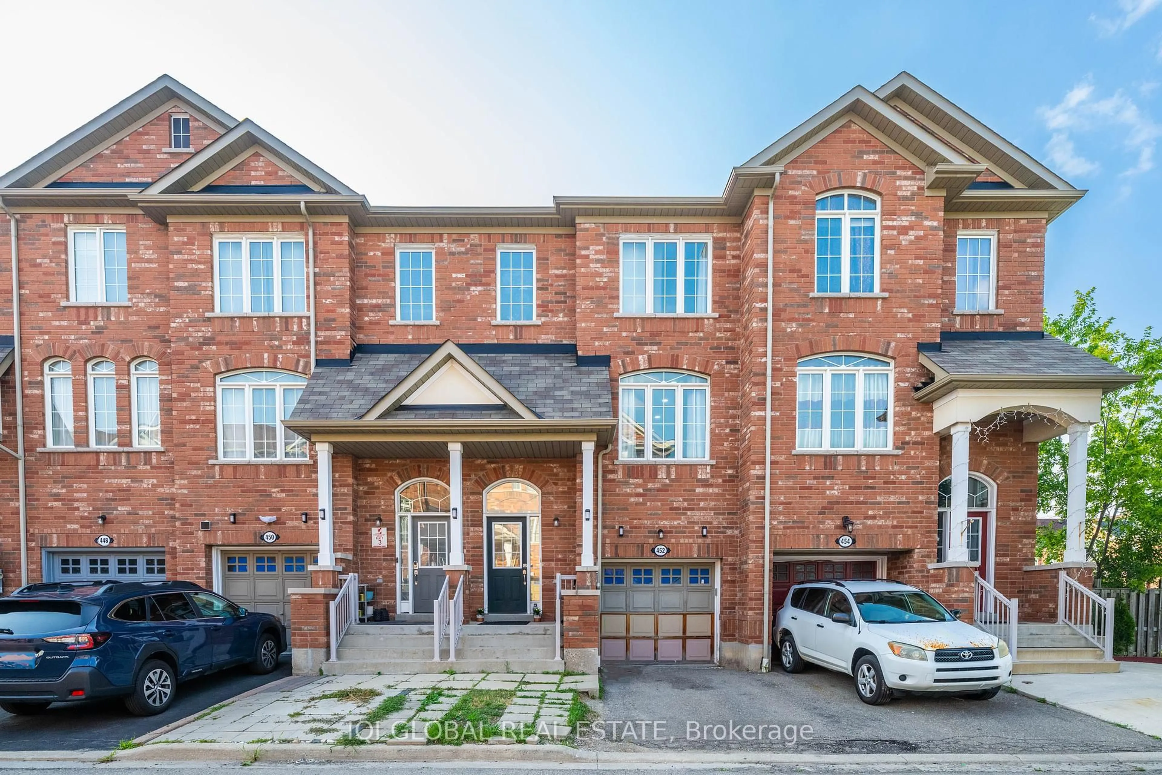 Home with brick exterior material, street for 452 Aspendale Cres, Mississauga Ontario L5W 0E7
