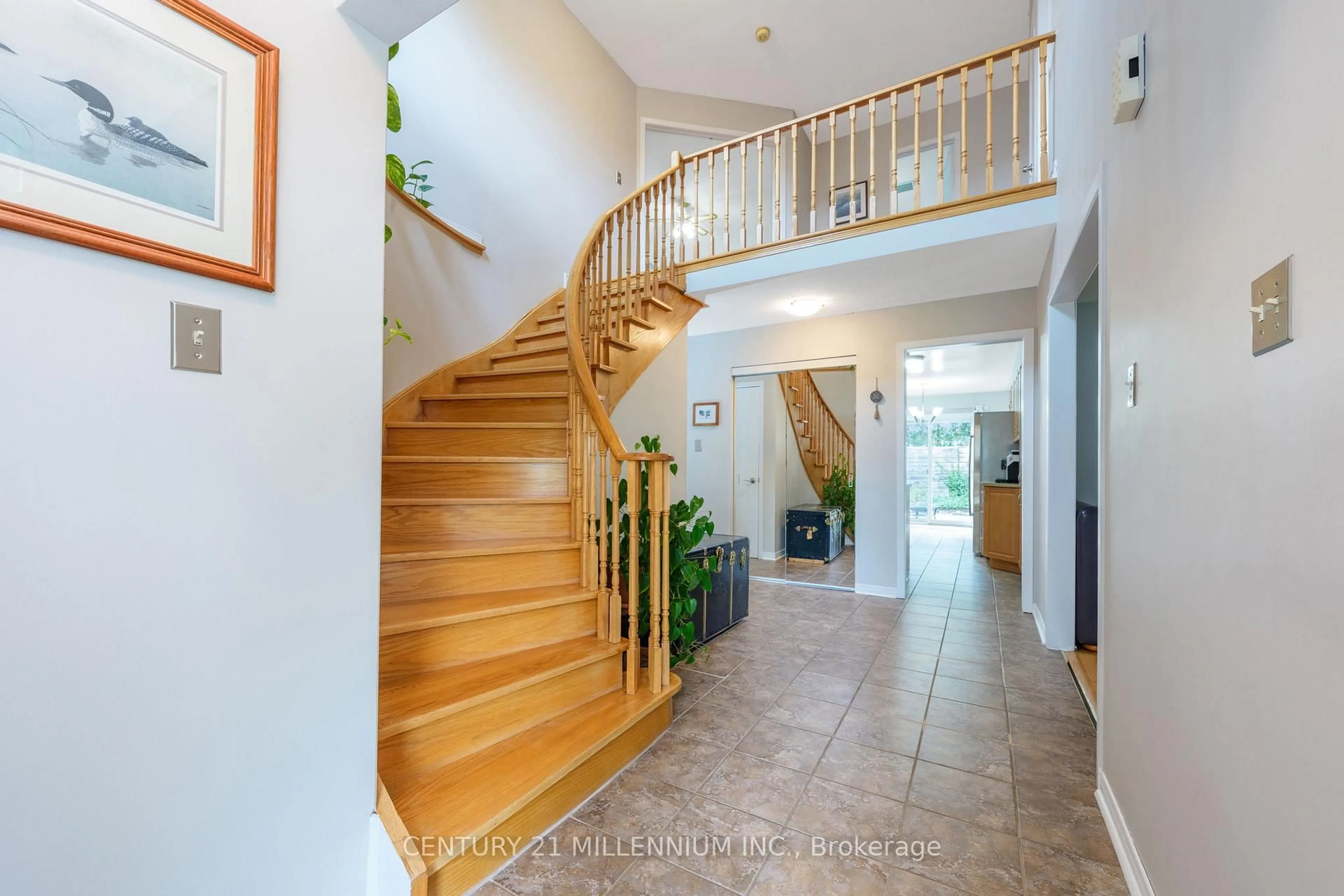 Indoor foyer for 116 Wexford Rd, Brampton Ontario L6Z 2T5