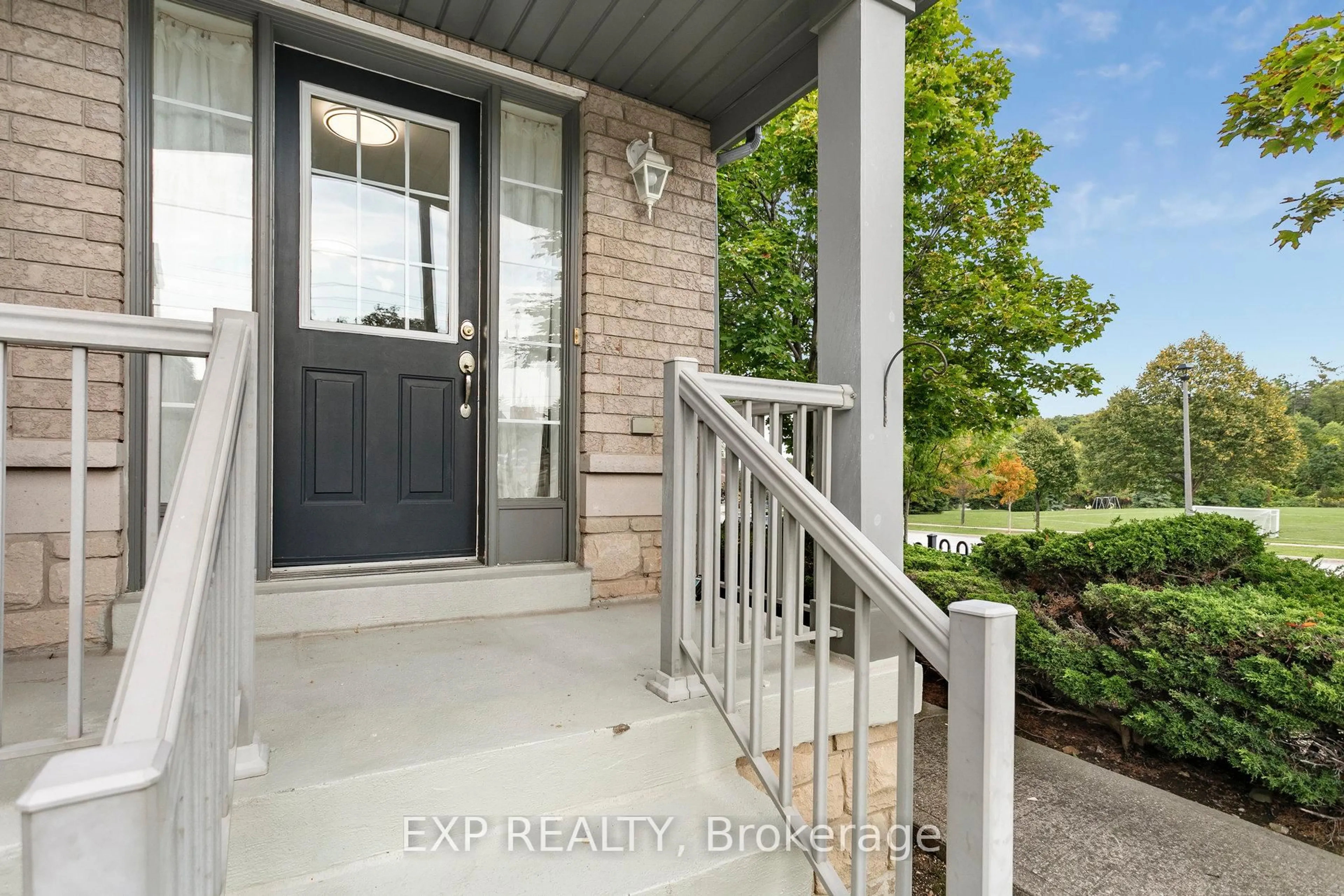 Indoor entryway for 5260 Mcfarren Blvd #181, Mississauga Ontario L5M 7J5