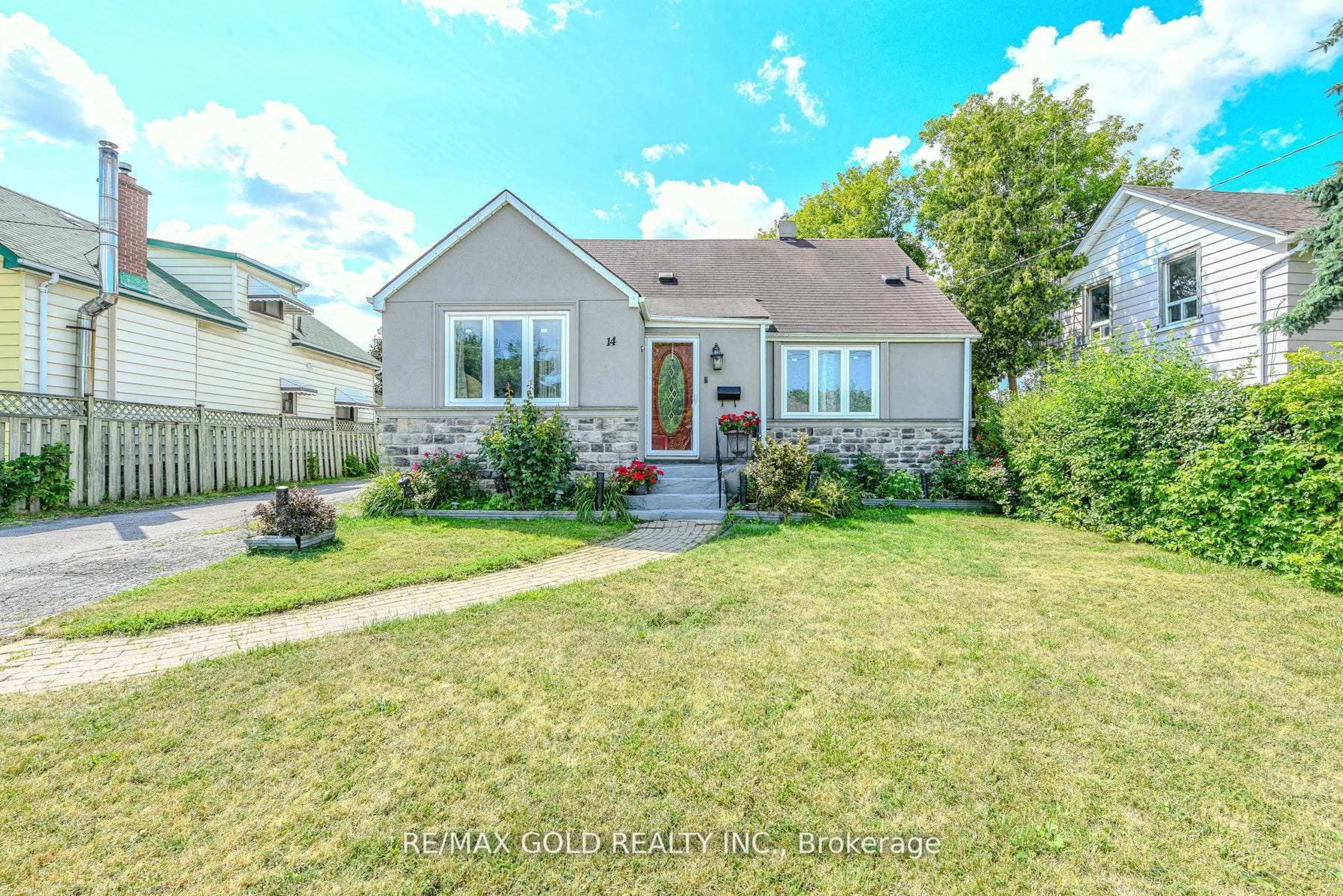 Home with vinyl exterior material, street for 14 Burlington St, Mississauga Ontario L4T 1B7