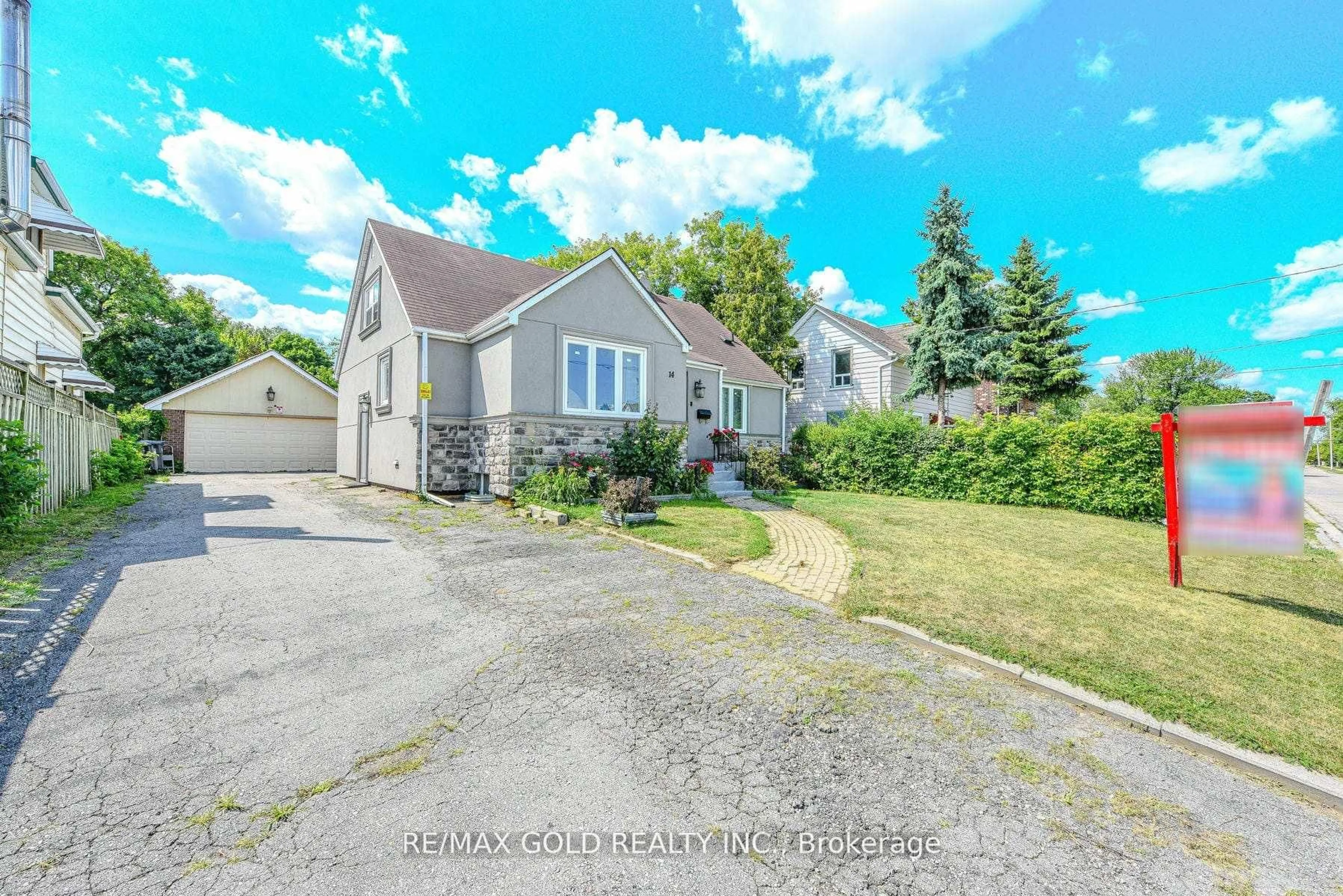 A pic from outside/outdoor area/front of a property/back of a property/a pic from drone, street for 14 Burlington St, Mississauga Ontario L4T 1B7