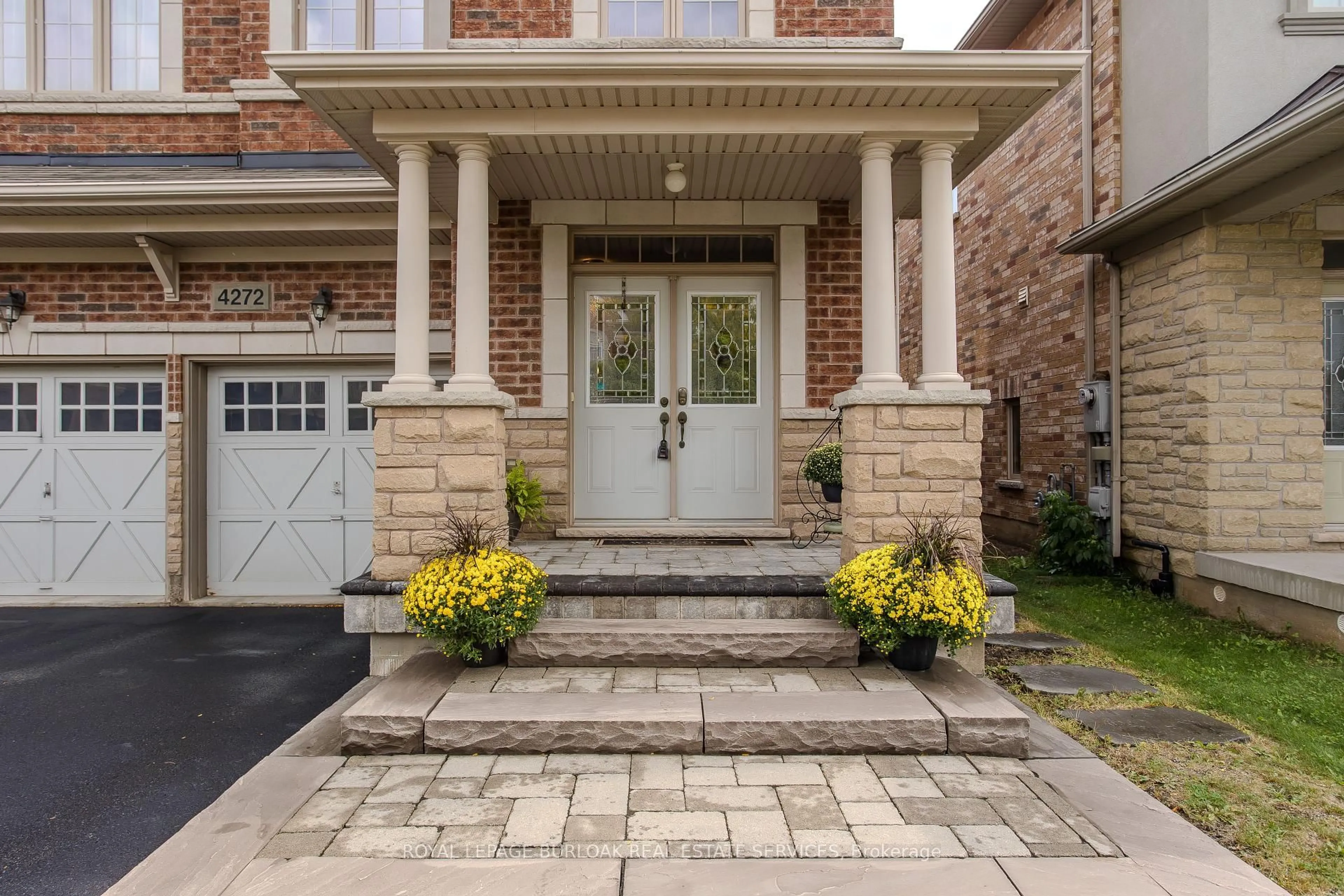 Home with brick exterior material, street for 4272 Adobe Gate, Burlington Ontario L7M 0M2