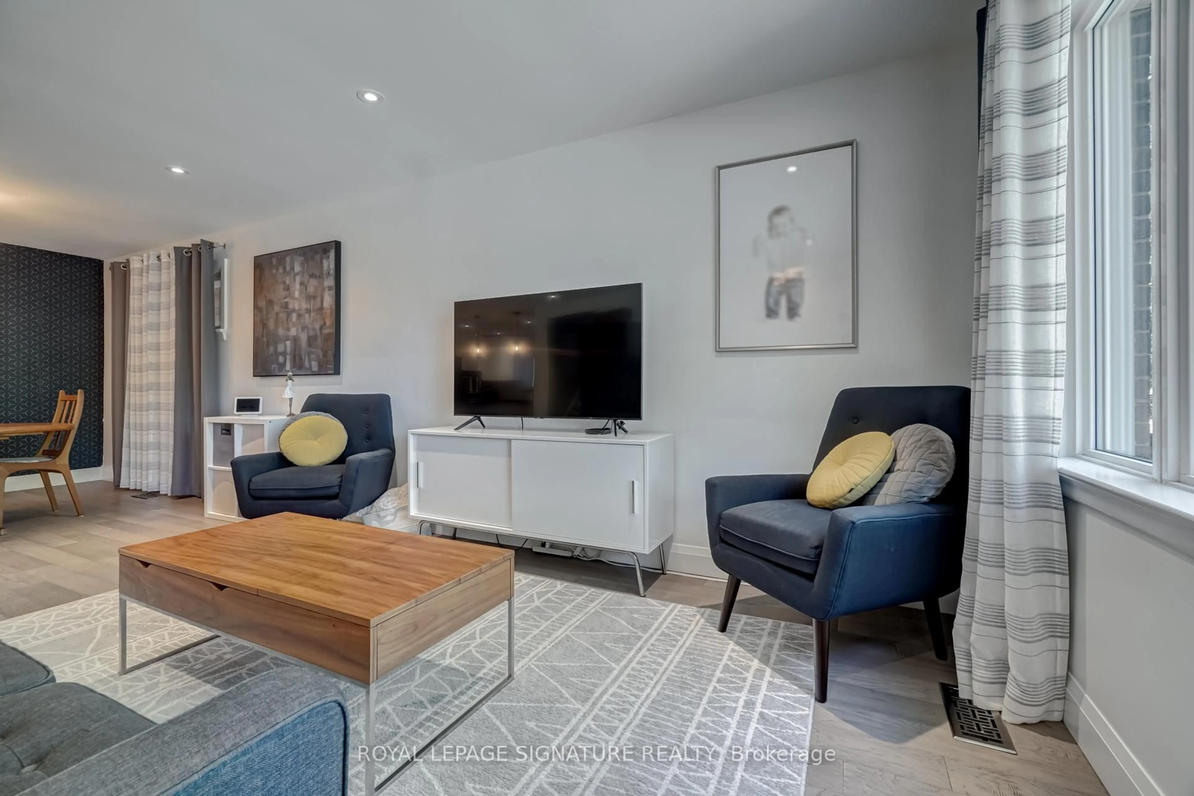 Living room with furniture, unknown for 101 Hillside Ave, Toronto Ontario M8V 1T1
