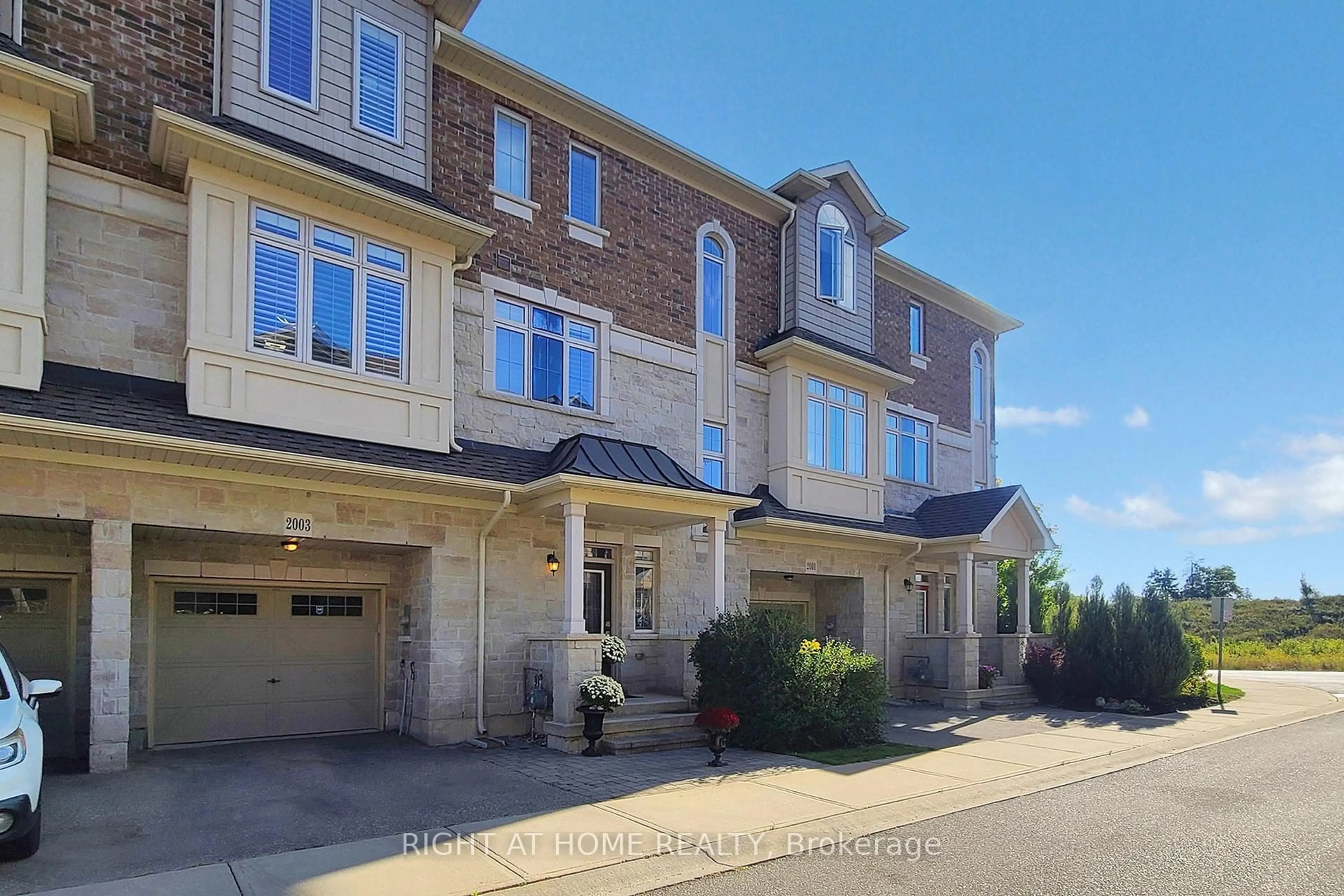 Unknown for 2003 DEERVIEW Common, Oakville Ontario L6M 0Y2