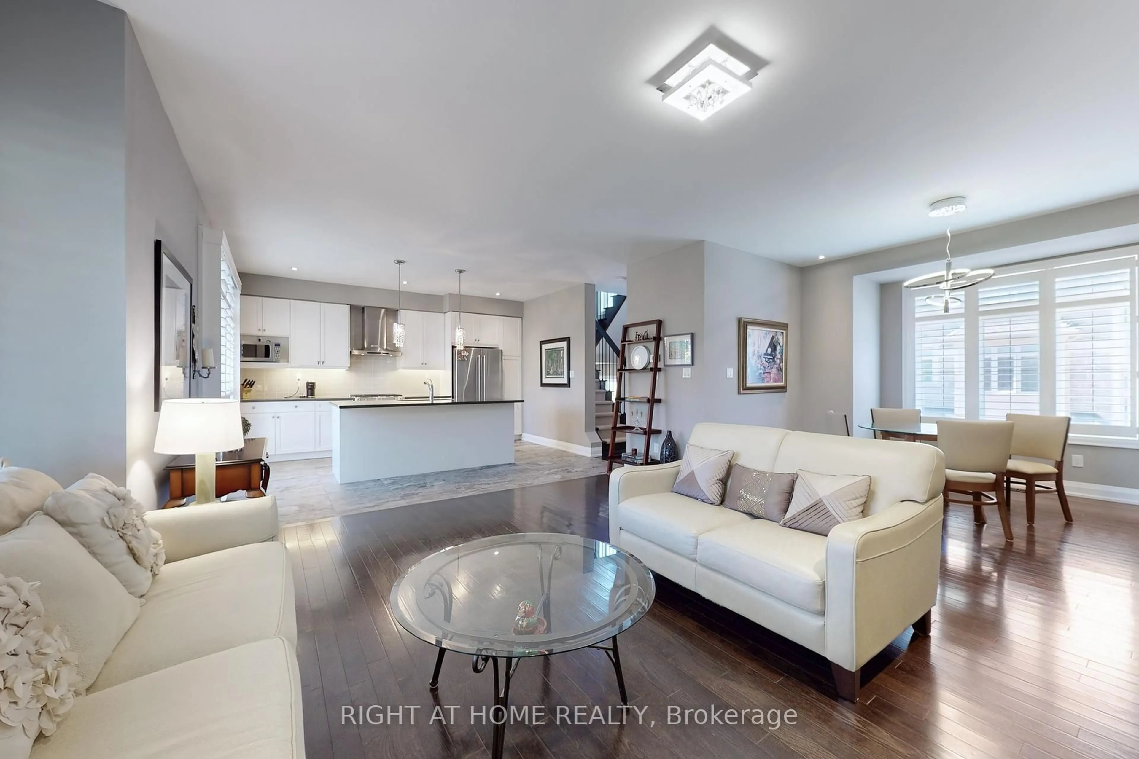 Living room with furniture, unknown for 2003 DEERVIEW Common, Oakville Ontario L6M 0Y2