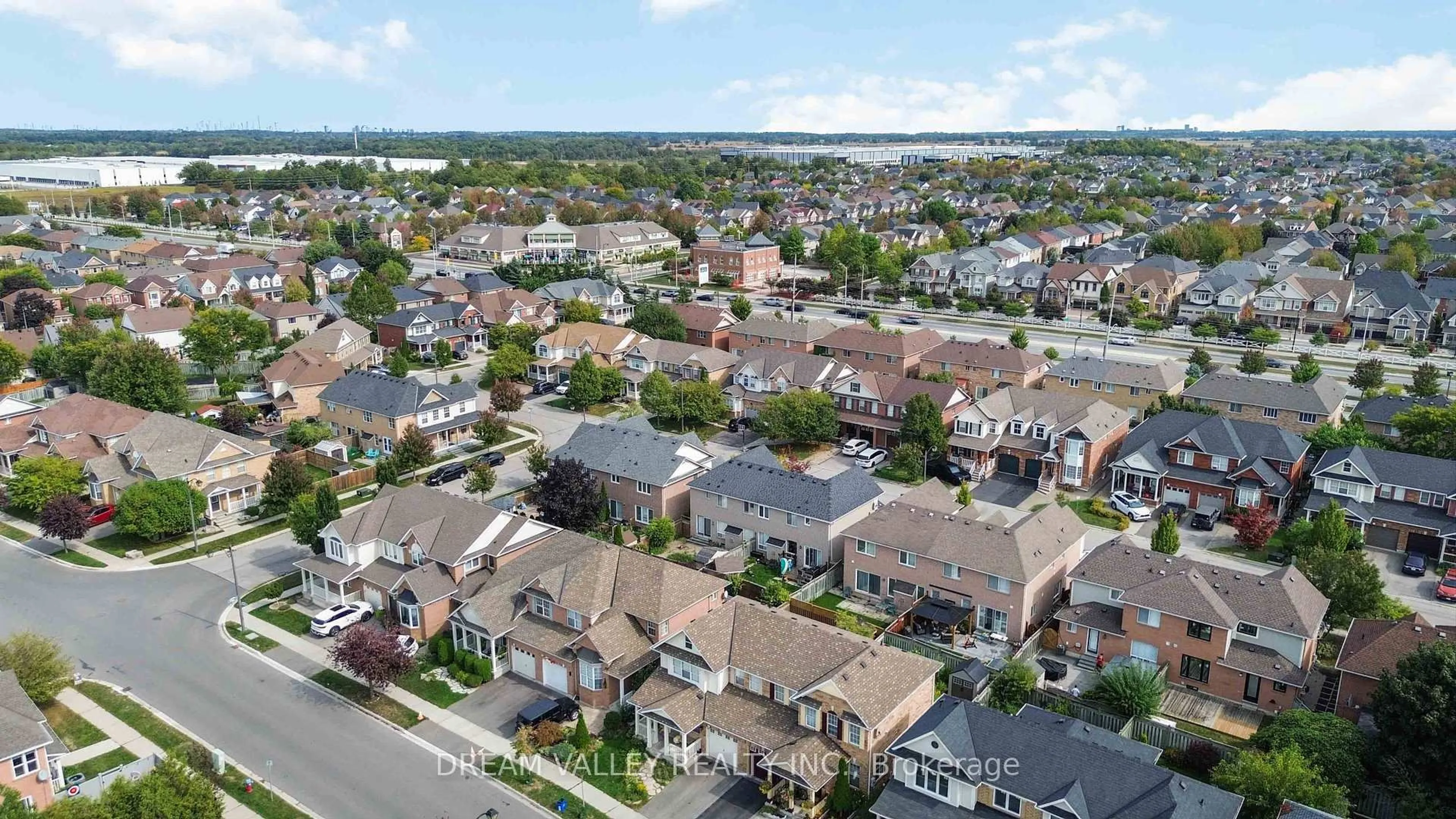 A pic from outside/outdoor area/front of a property/back of a property/a pic from drone, street for 1517 Evans Terr, Milton Ontario L9T 5J5