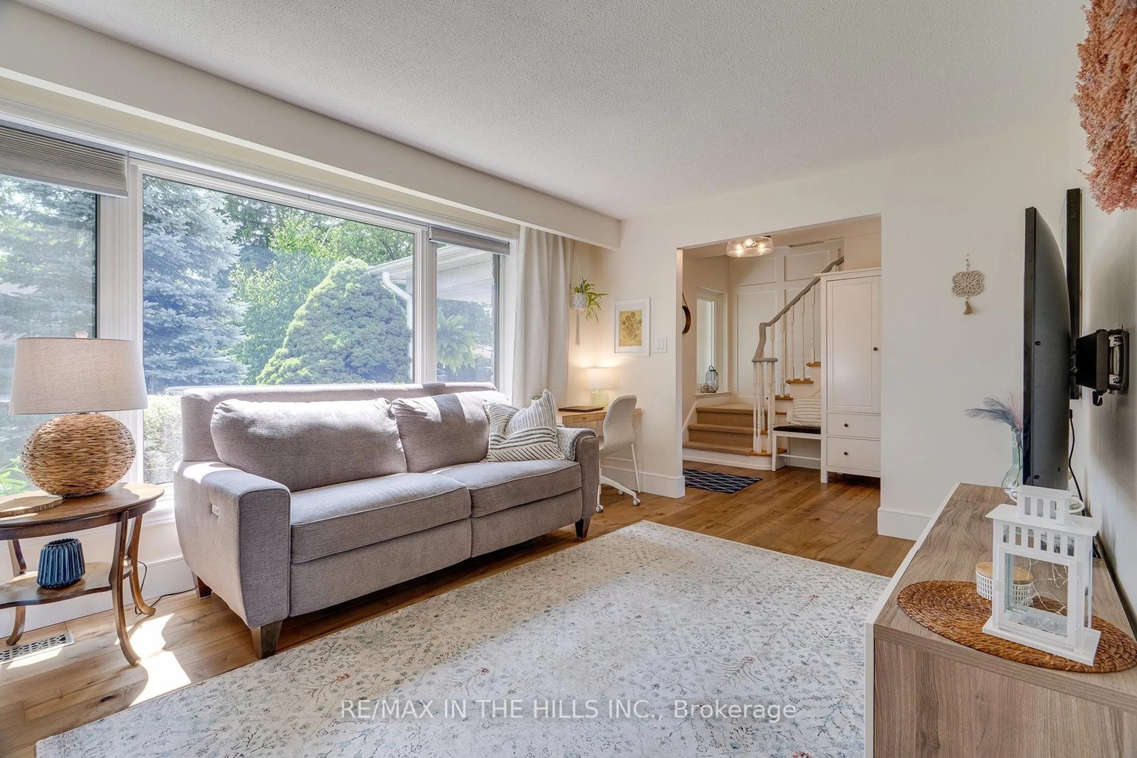 Living room with furniture, unknown for 32 Belfountain Crt, Brampton Ontario L6W 2N1