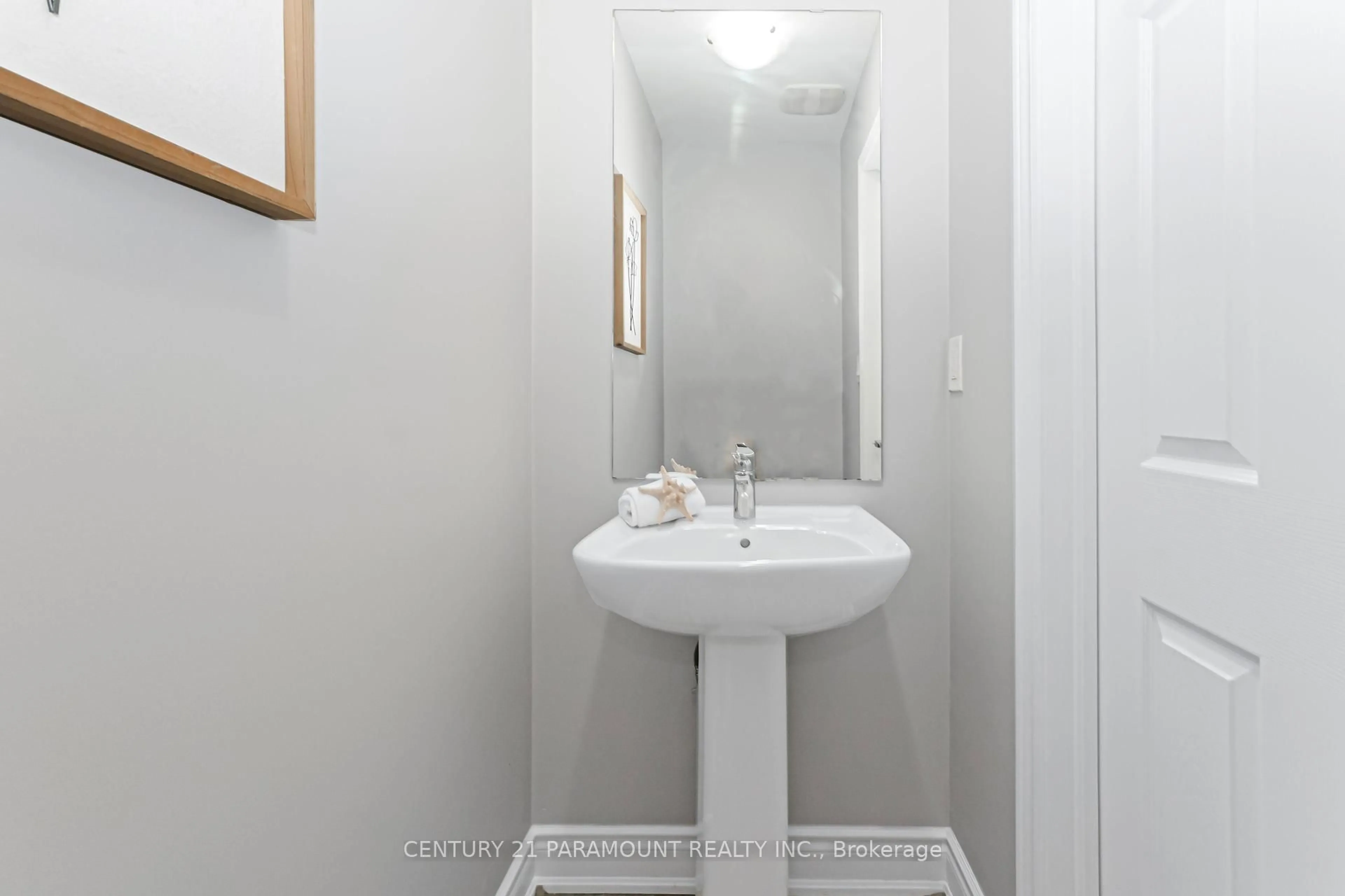 Standard bathroom, floor is not visible for 57 Doris Pawley Cres, Caledon Ontario L7C 4E7