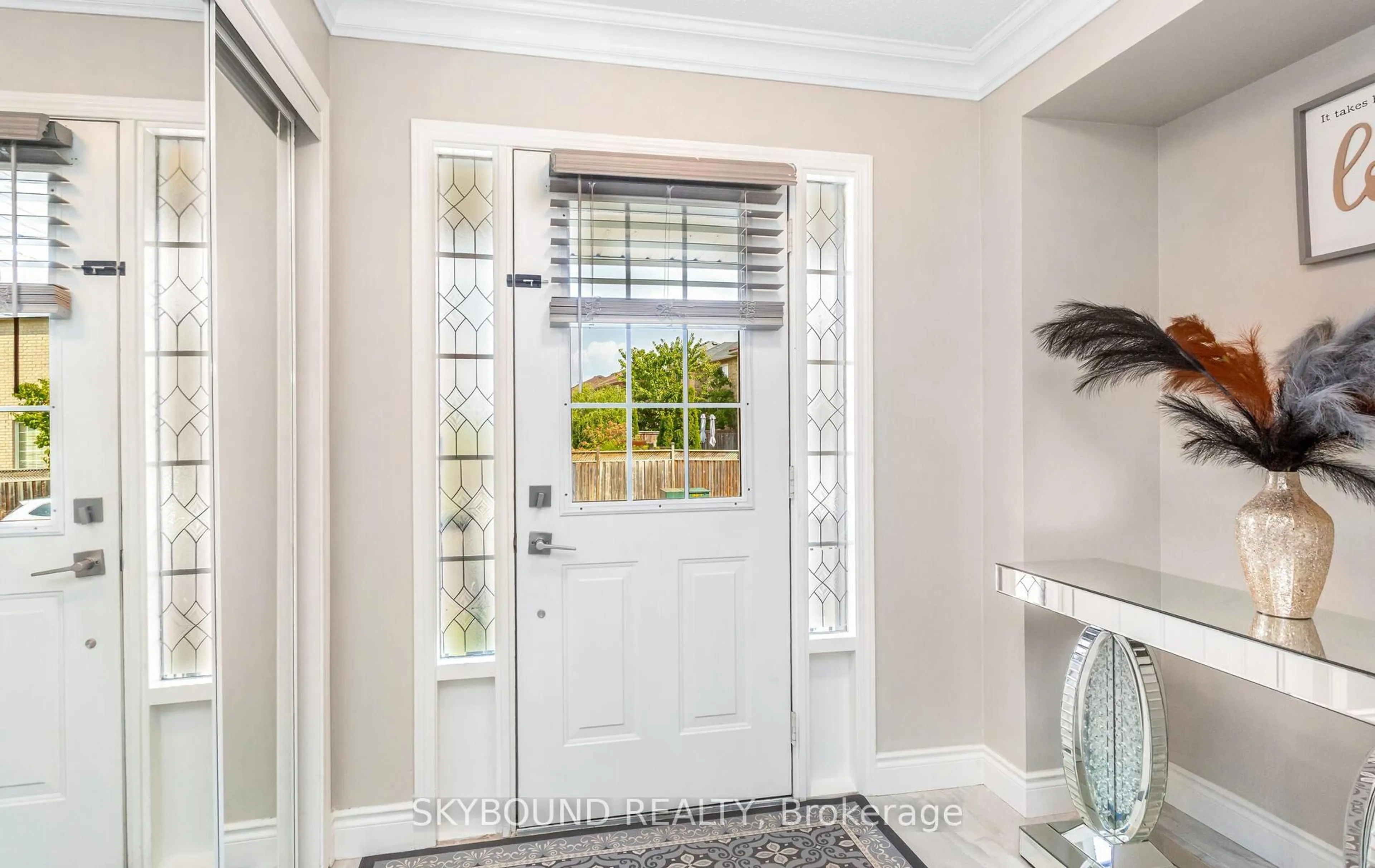 Indoor entryway for 328 Andrews Tr, Milton Ontario L9T 6S5