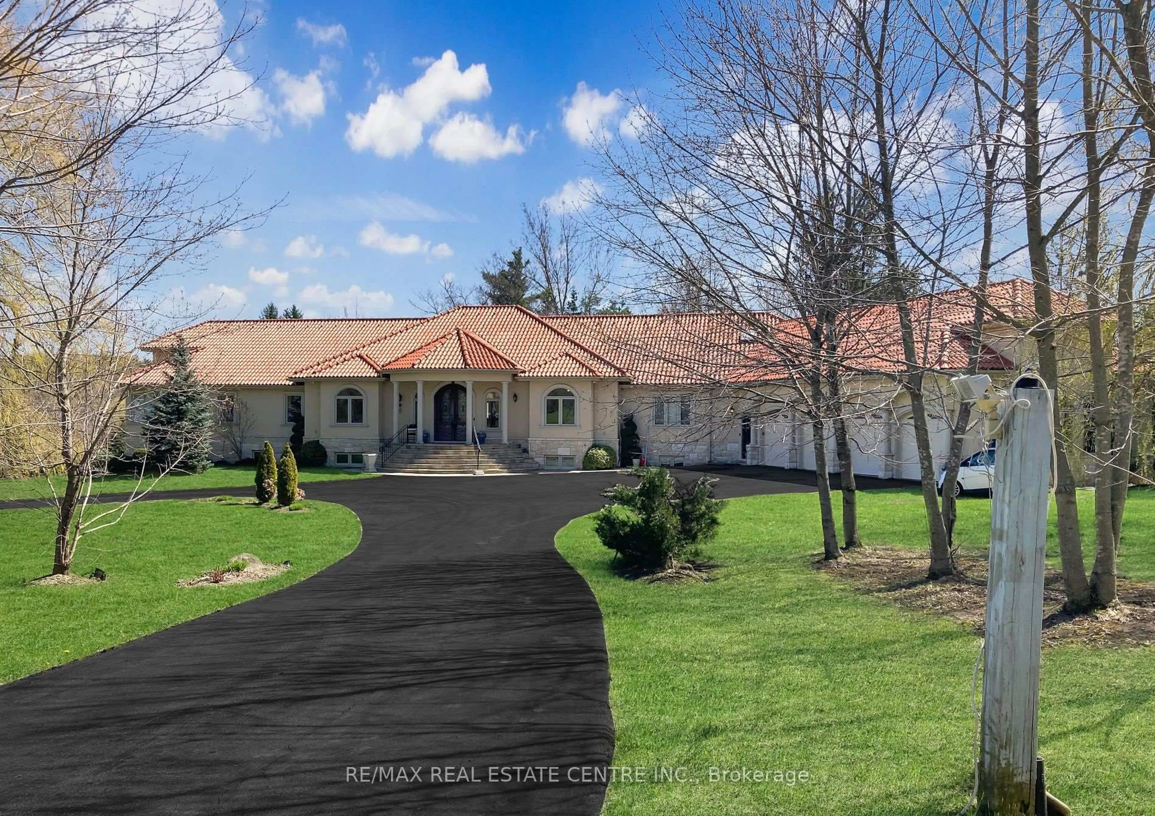 A pic from outside/outdoor area/front of a property/back of a property/a pic from drone, street for 16282 27 Side Rd, Halton Hills Ontario L0P 1N0