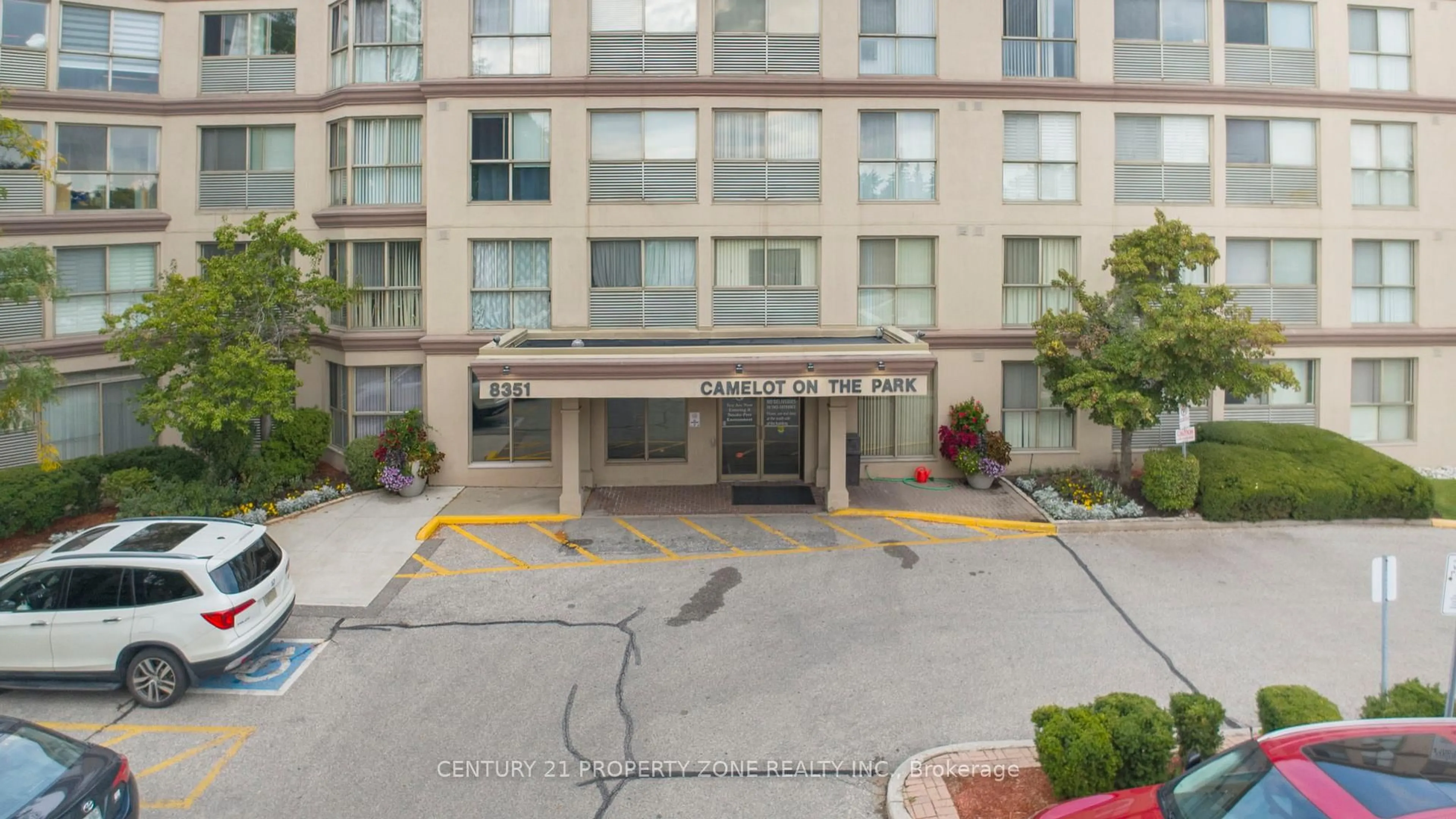 Indoor foyer for 8351 Mclaughlin Rd #405, Brampton Ontario L6Y 4H8