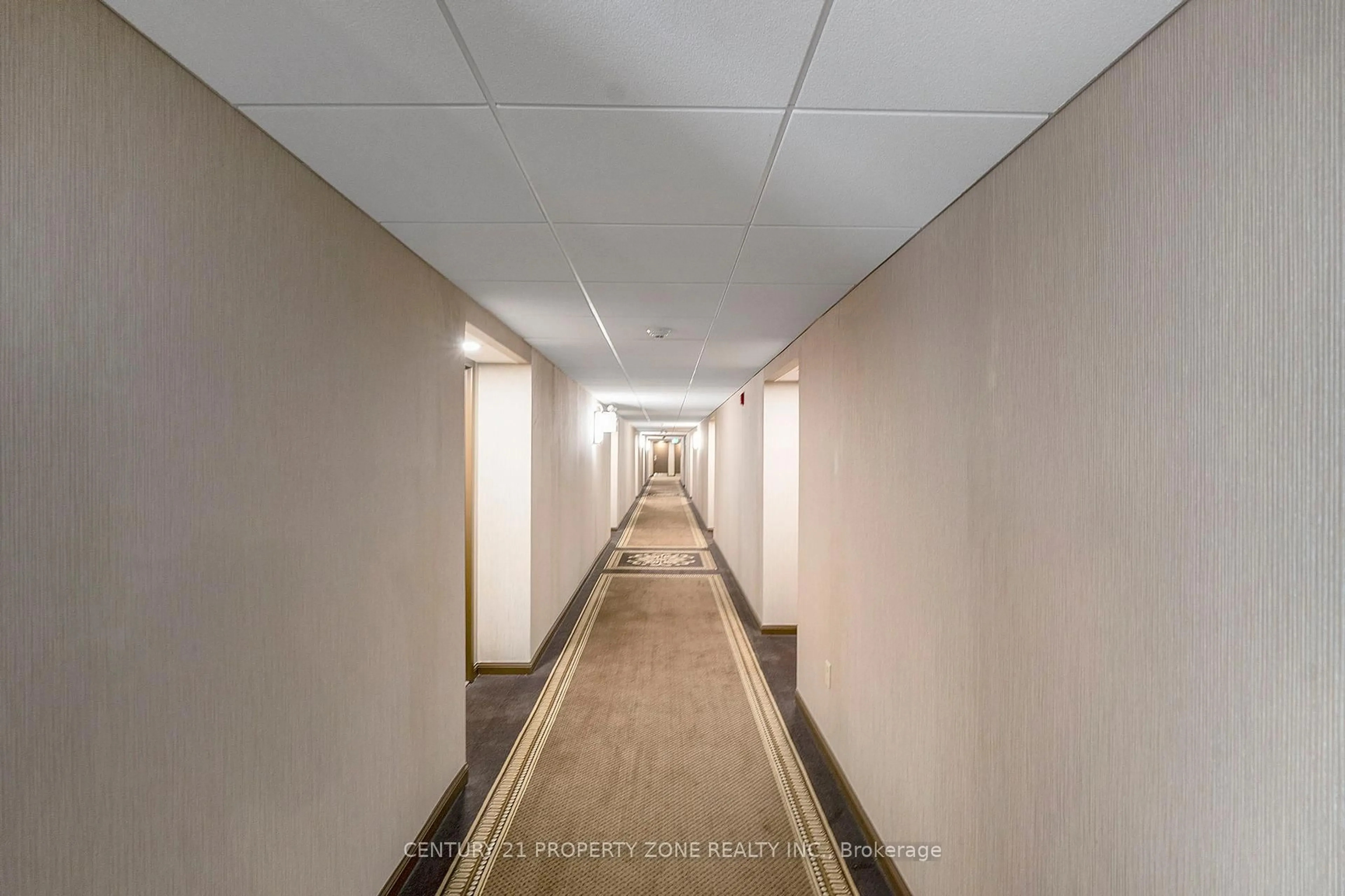 Indoor foyer for 8351 Mclaughlin Rd #405, Brampton Ontario L6Y 4H8