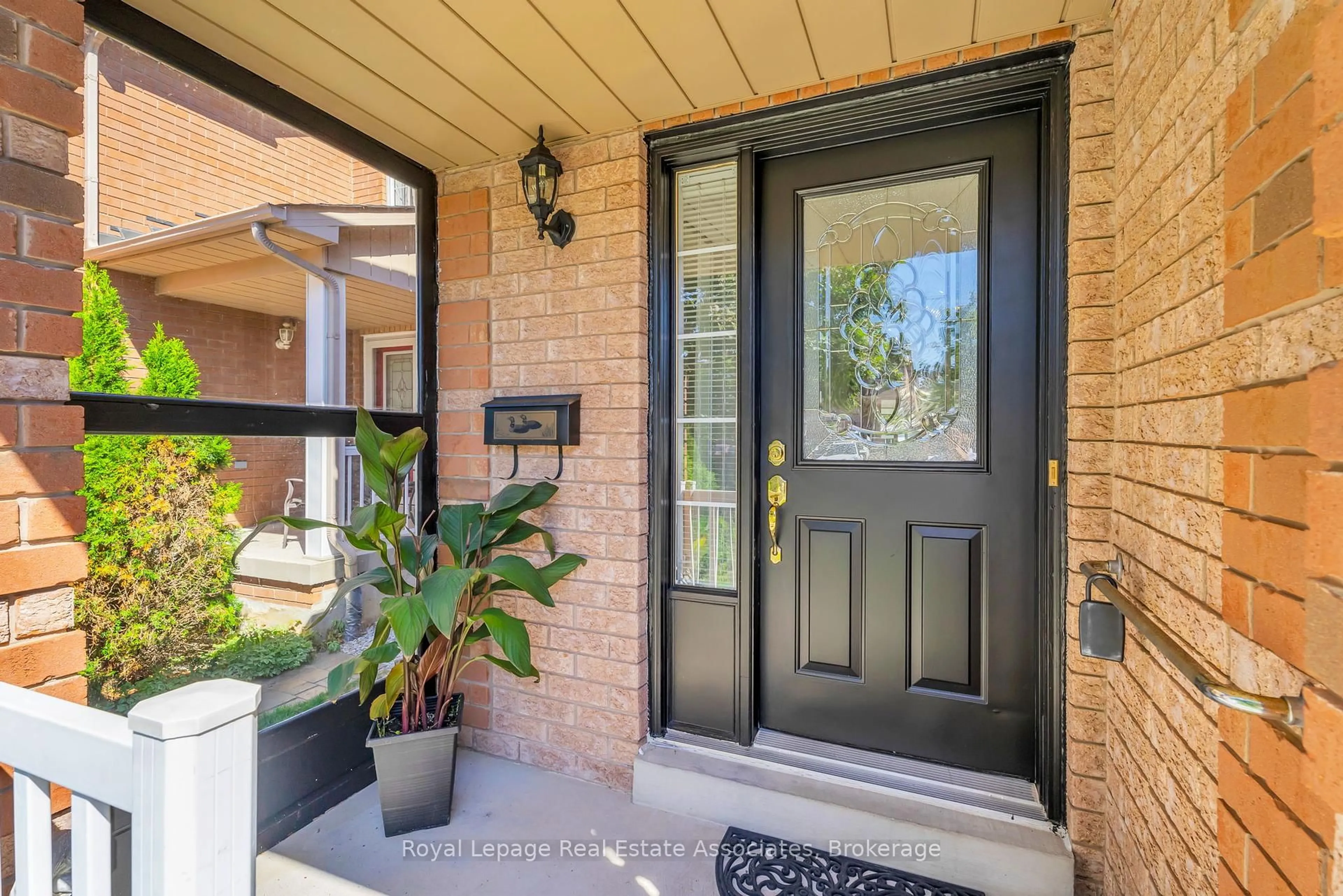 Indoor entryway for 69 Lonestar Cres, Brampton Ontario L7A 2J1