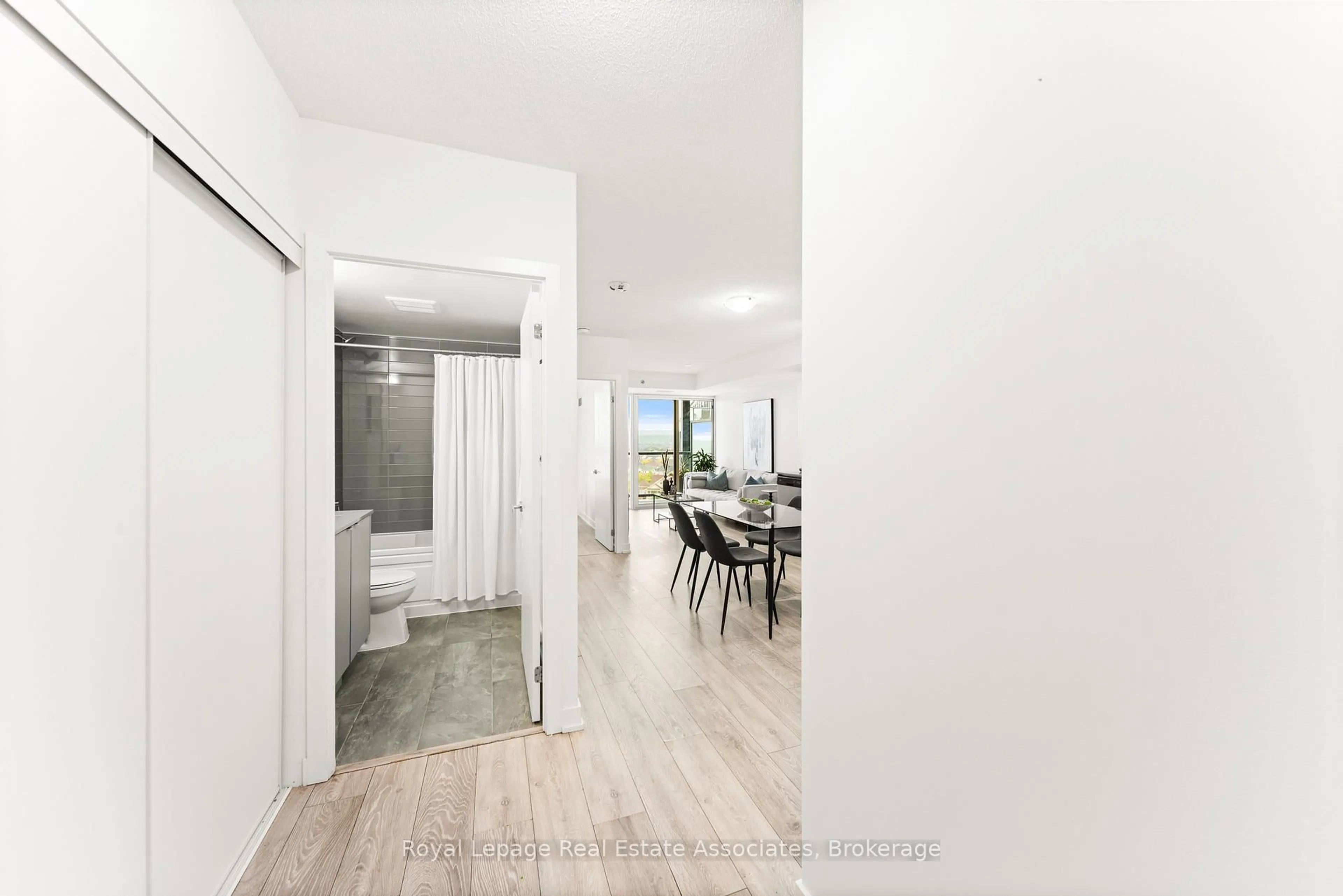 Unknown for 3200 Dakota Common #719B, Burlington Ontario L7M 2A7