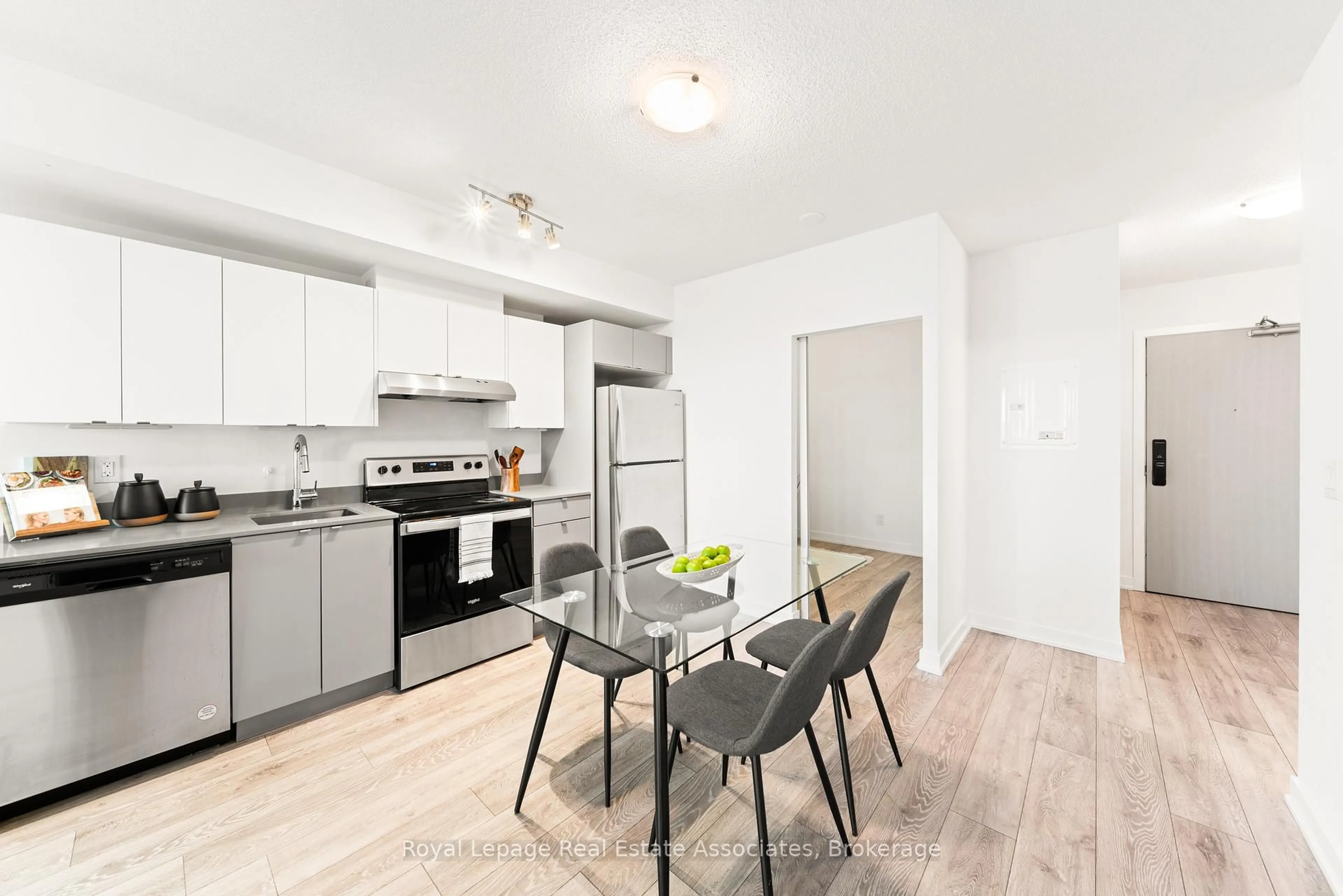 Standard kitchen, unknown for 3200 Dakota Common #719B, Burlington Ontario L7M 2A7