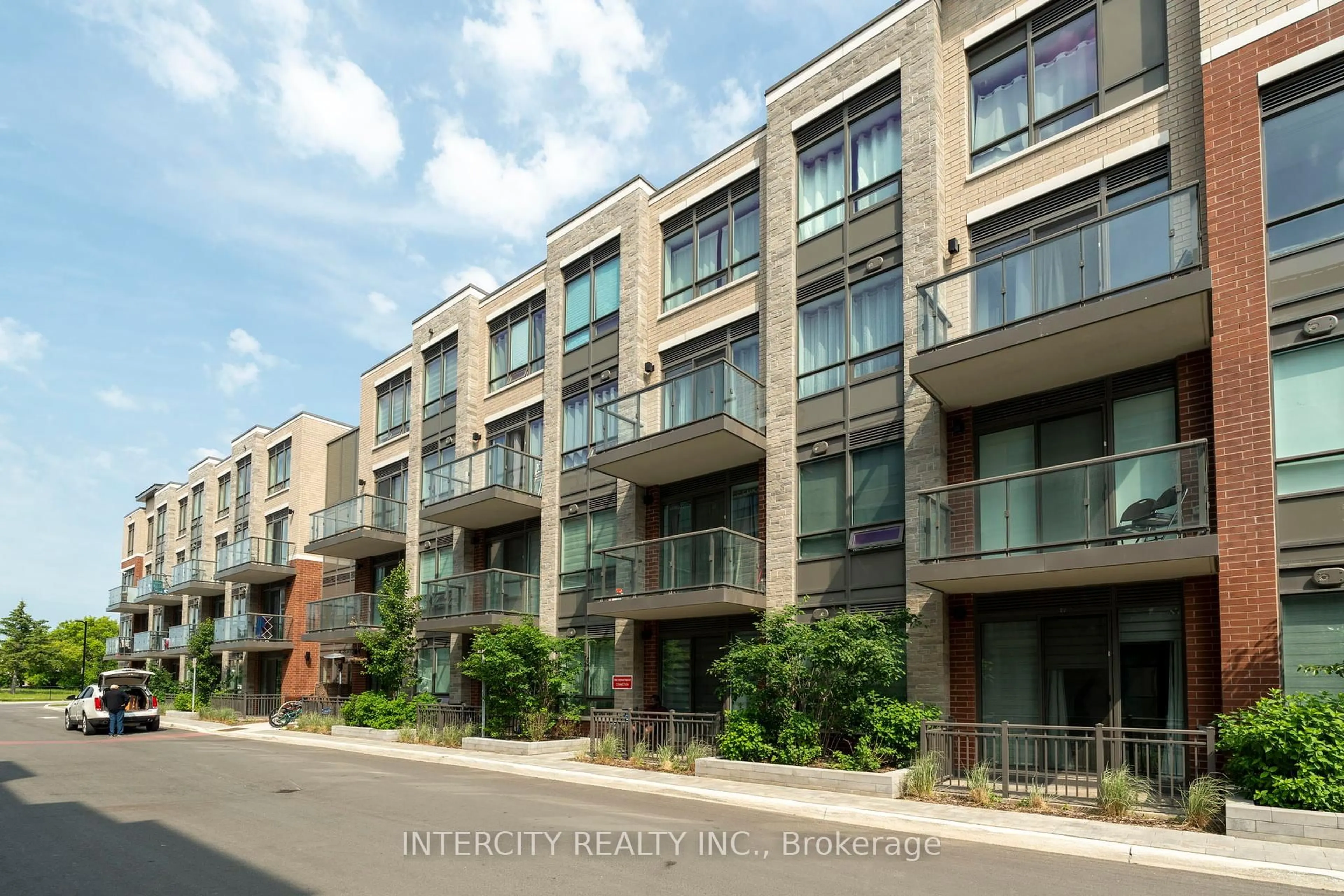 Patio, street for 85 Attmar Dr #131, Brampton Ontario L6P 0Y6