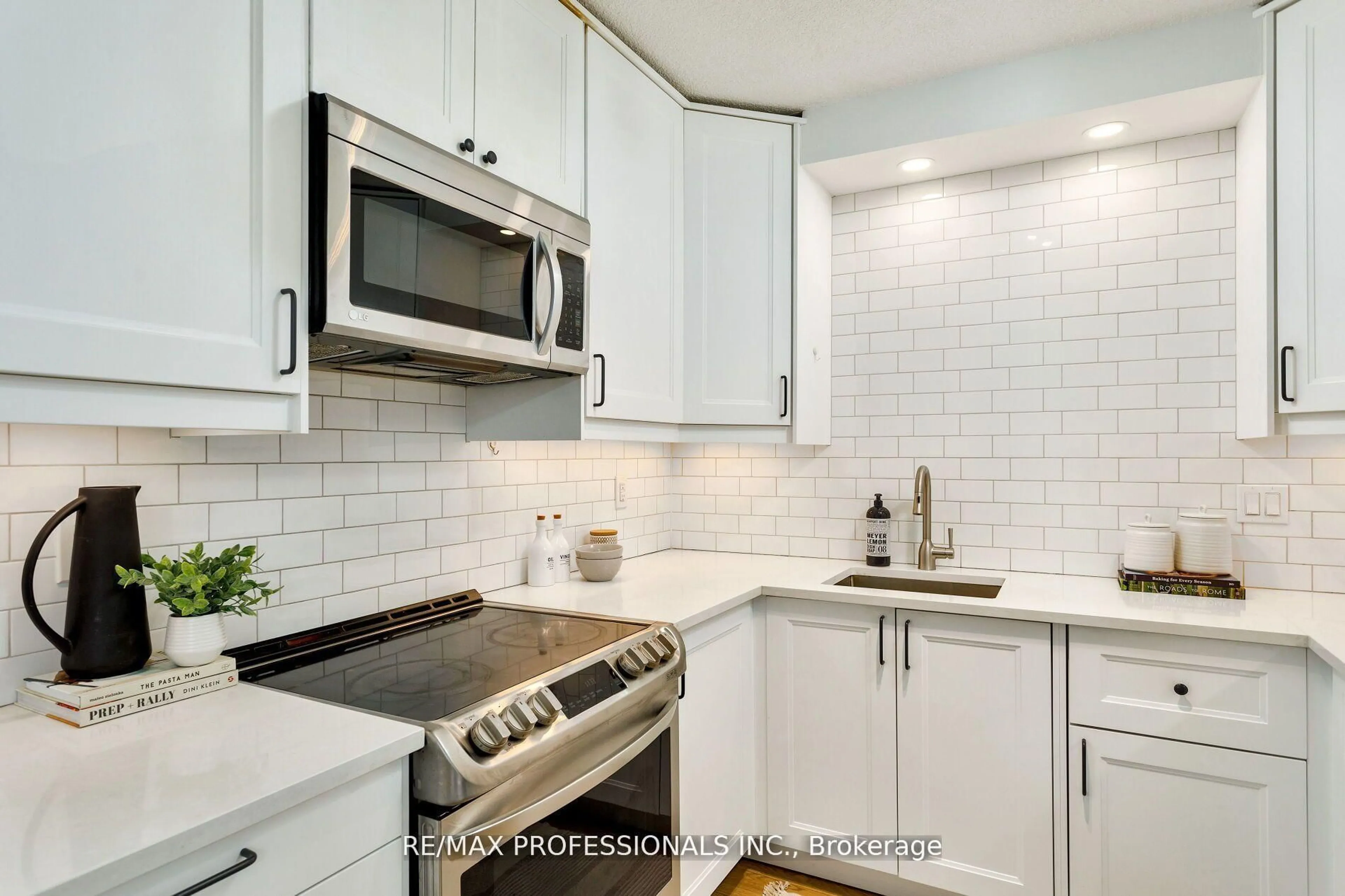 Standard kitchen, ceramic/tile floor for 35 Ormskirk Ave #510, Toronto Ontario M6S 1A8