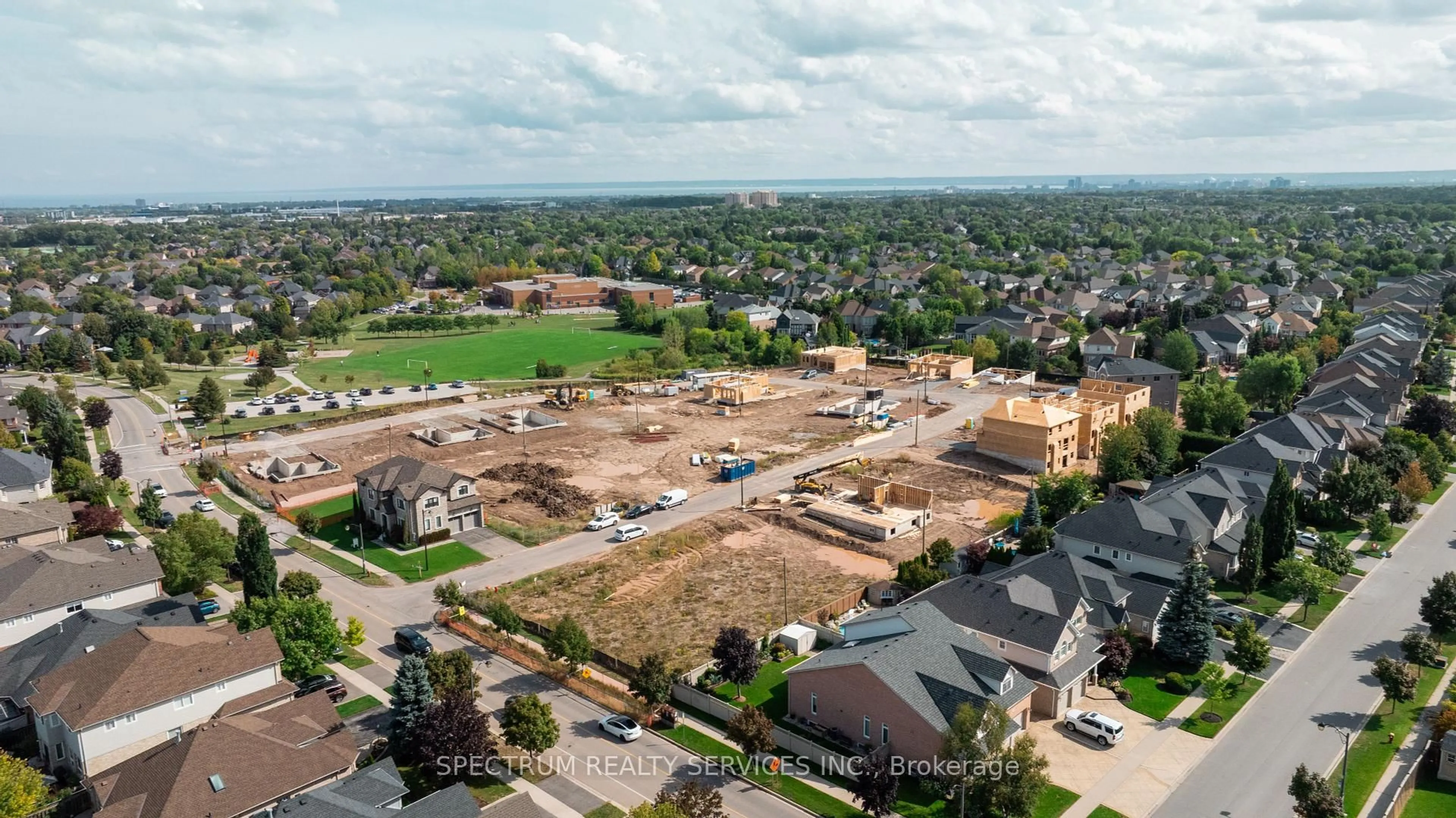 A pic from outside/outdoor area/front of a property/back of a property/a pic from drone, building for 4307 Lidia Way, Burlington Ontario L7M 4T7