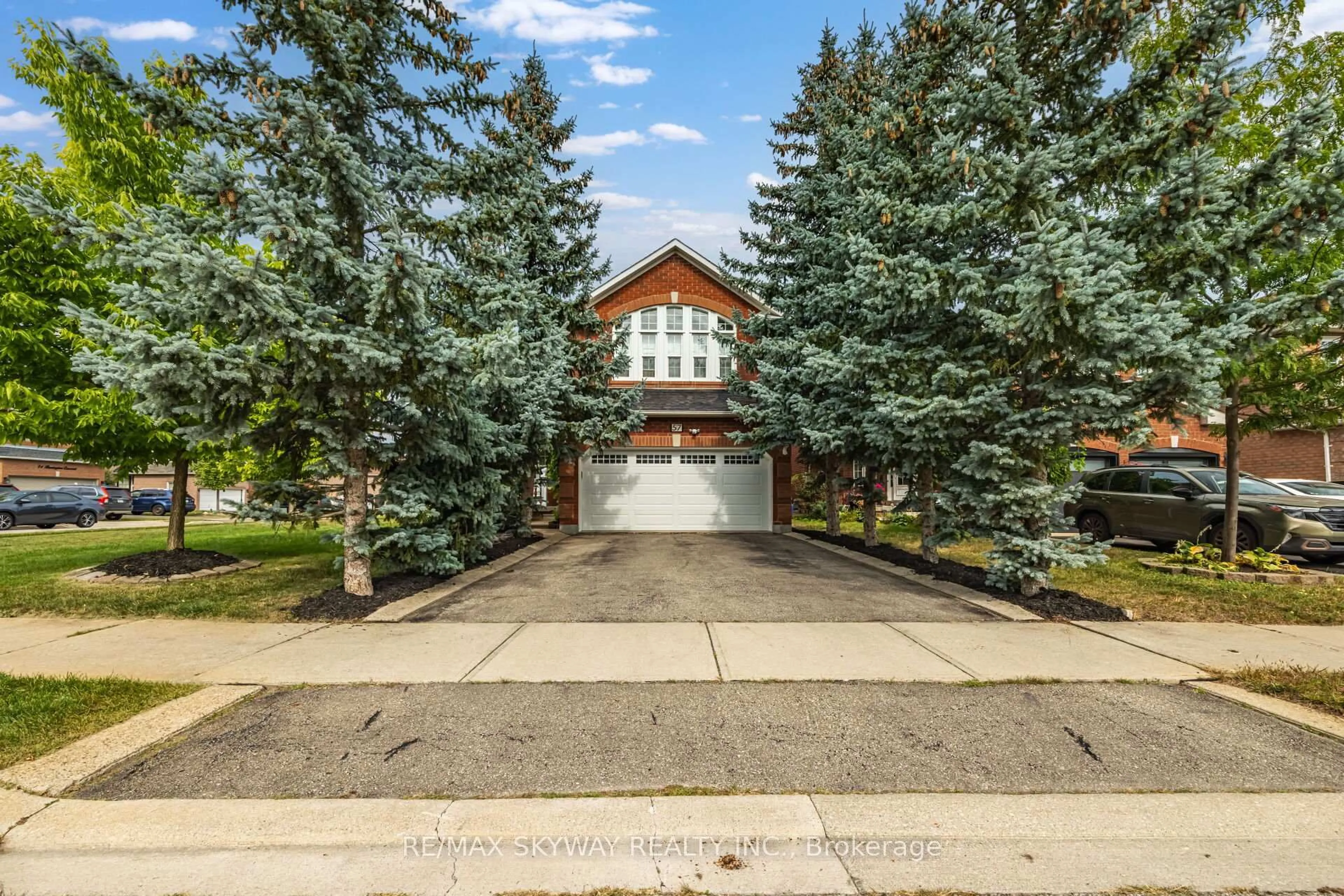 Indoor foyer for 57 Banington Cres, Brampton Ontario L7A 1G3