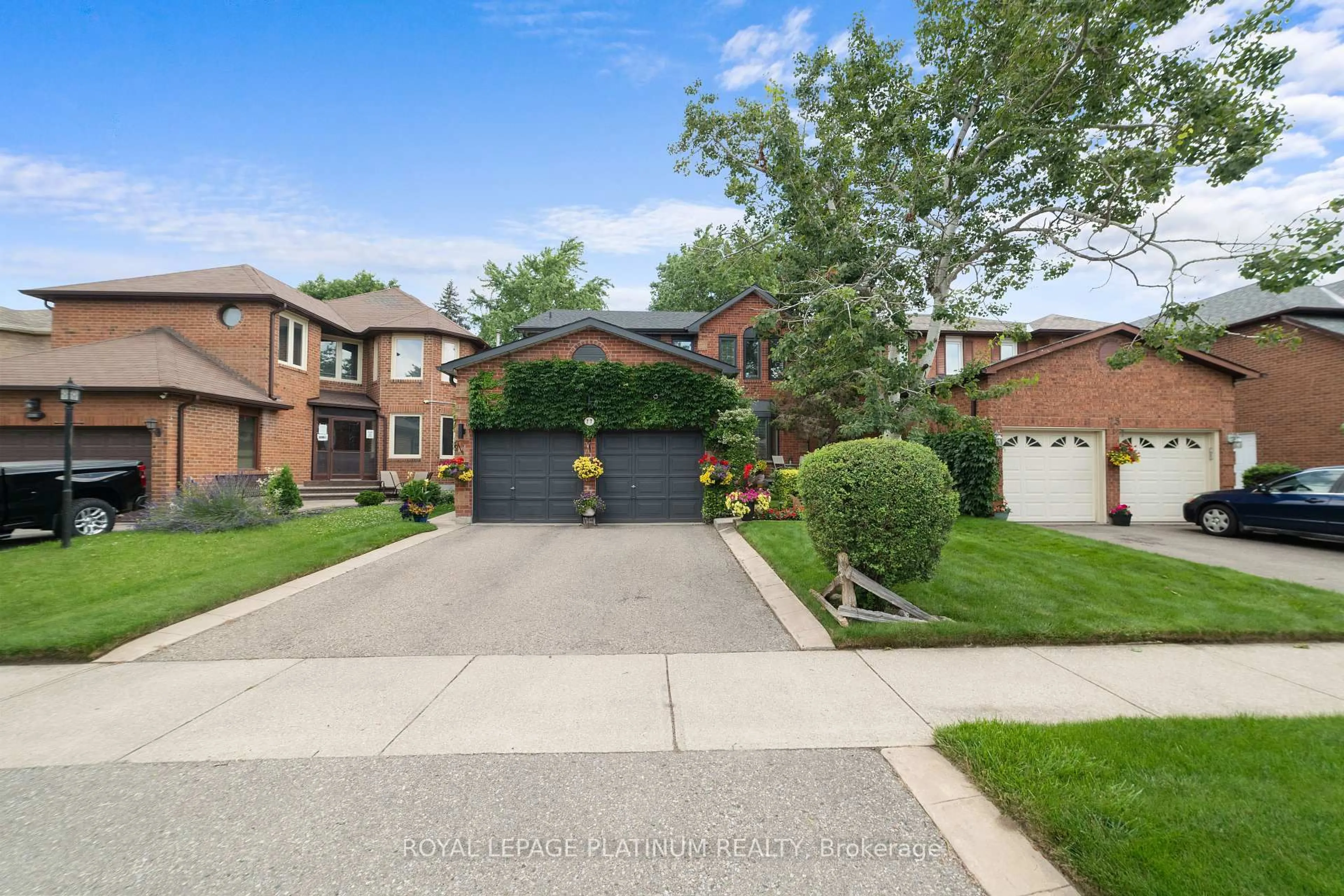 Home with brick exterior material, street for 77 Lord Simcoe Dr, Brampton Ontario L6S 5H1