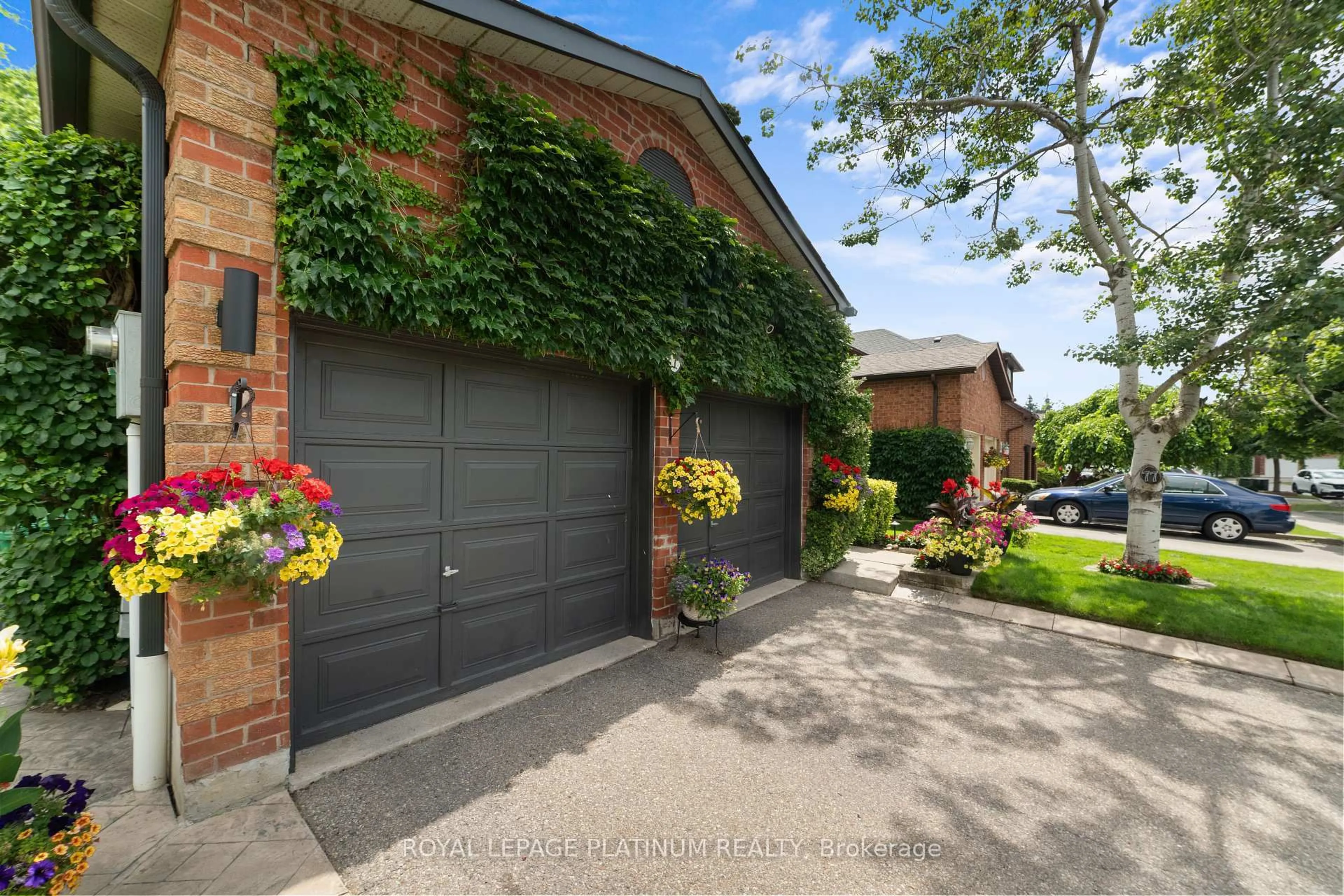 Home with brick exterior material, street for 77 Lord Simcoe Dr, Brampton Ontario L6S 5H1