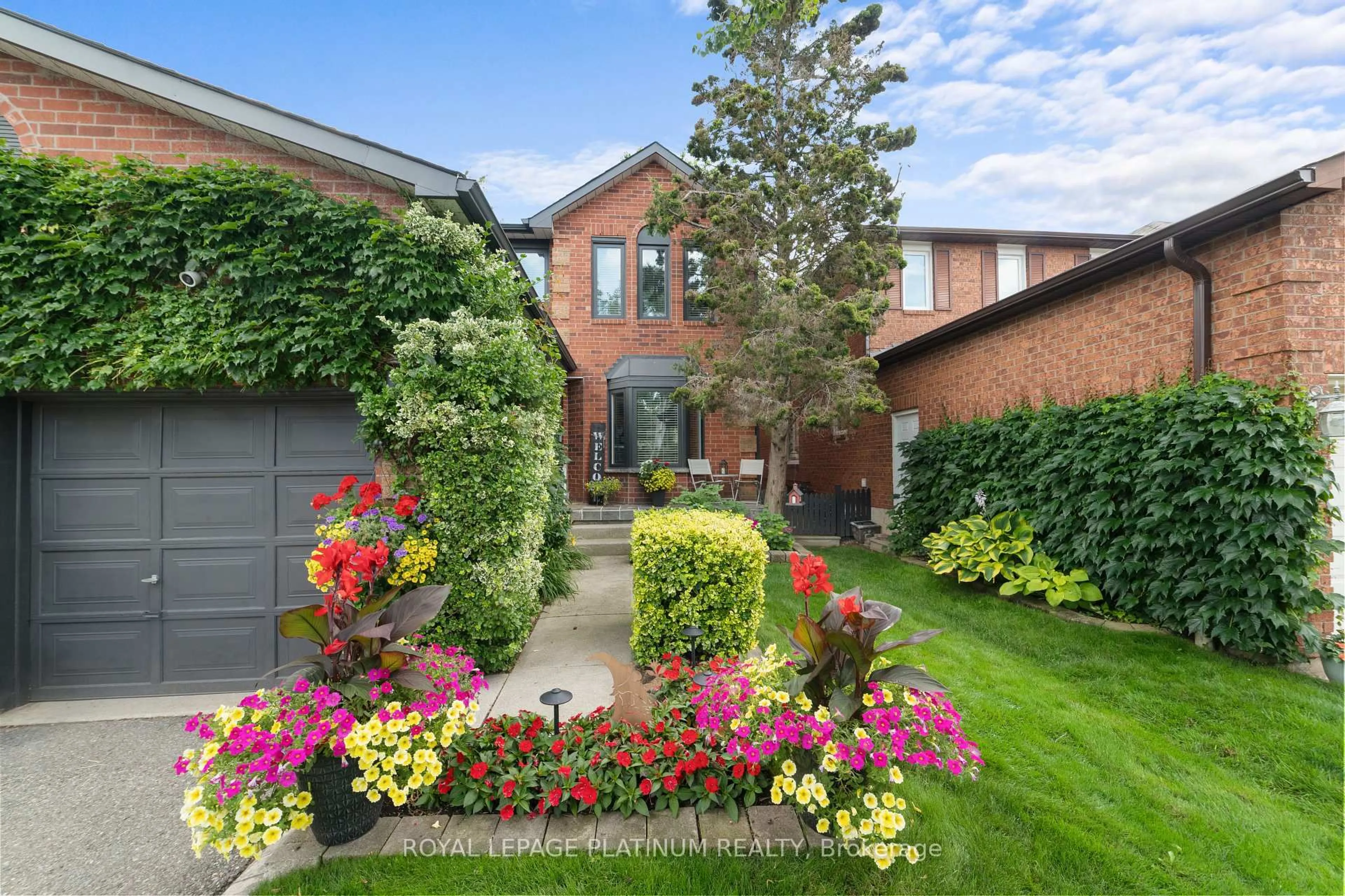 Home with brick exterior material, street for 77 Lord Simcoe Dr, Brampton Ontario L6S 5H1