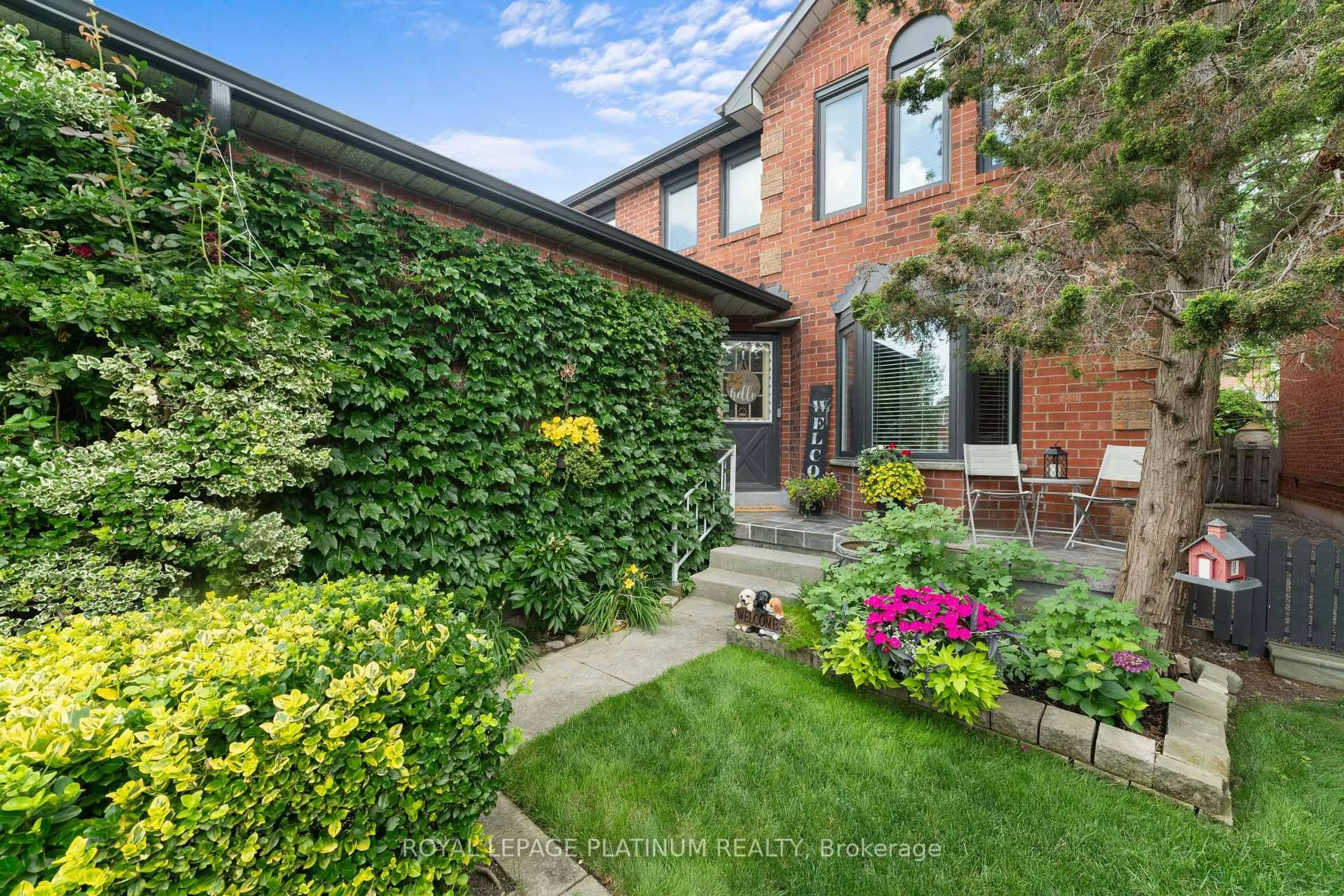 Home with brick exterior material, street for 77 Lord Simcoe Dr, Brampton Ontario L6S 5H1