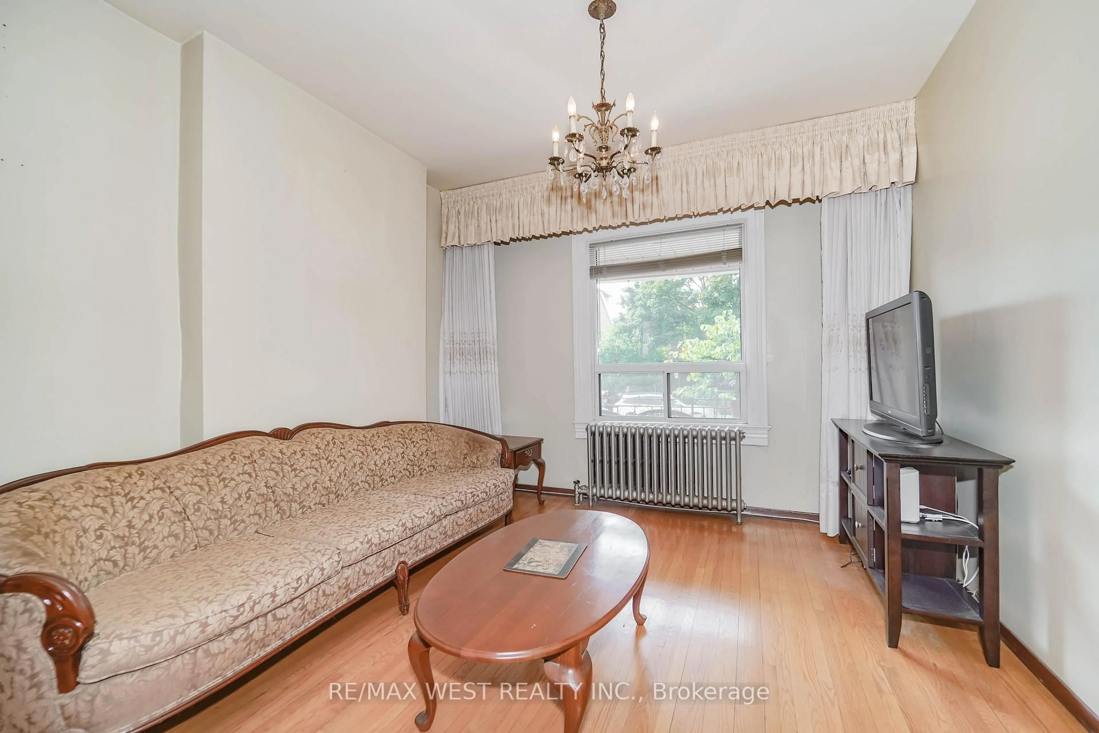 Living room with furniture, wood/laminate floor for 411 Westmoreland Ave, Toronto Ontario M6H 3A6