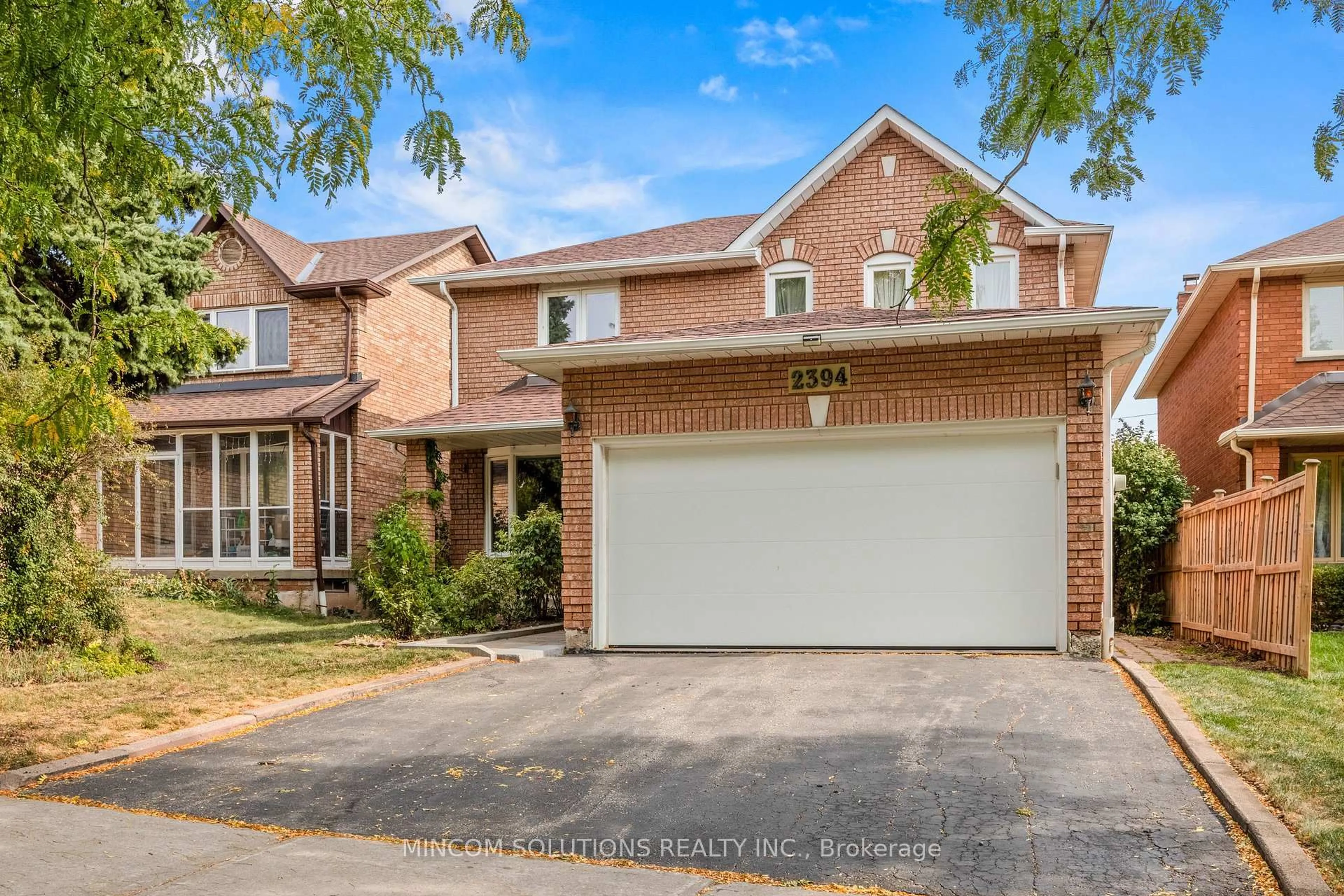 Home with brick exterior material, street for 2394 Credit Valley Rd, Mississauga Ontario L5M 4E6