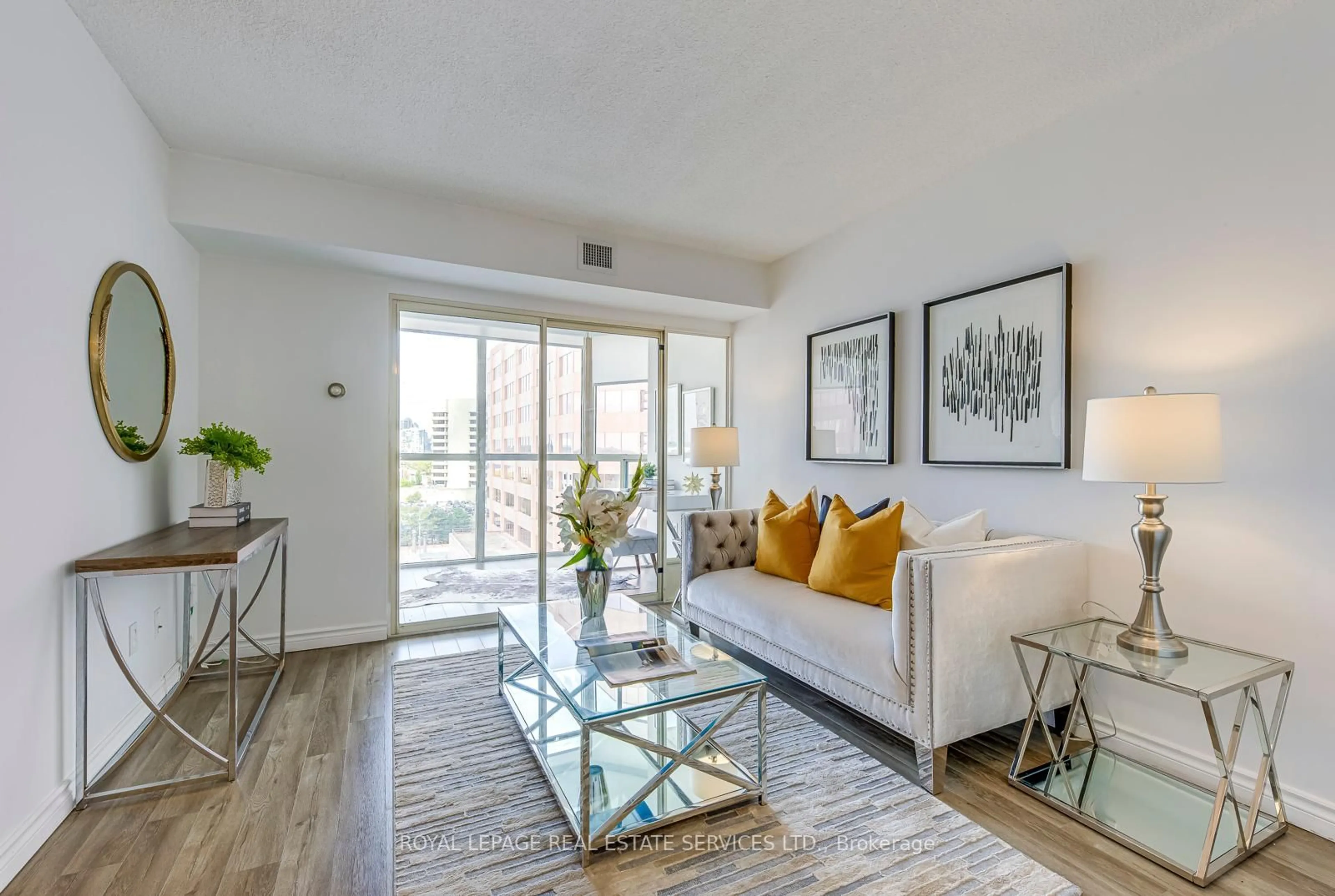 Living room with furniture, unknown for 265 Enfield Pl #1008, Mississauga Ontario L5B 3Y7
