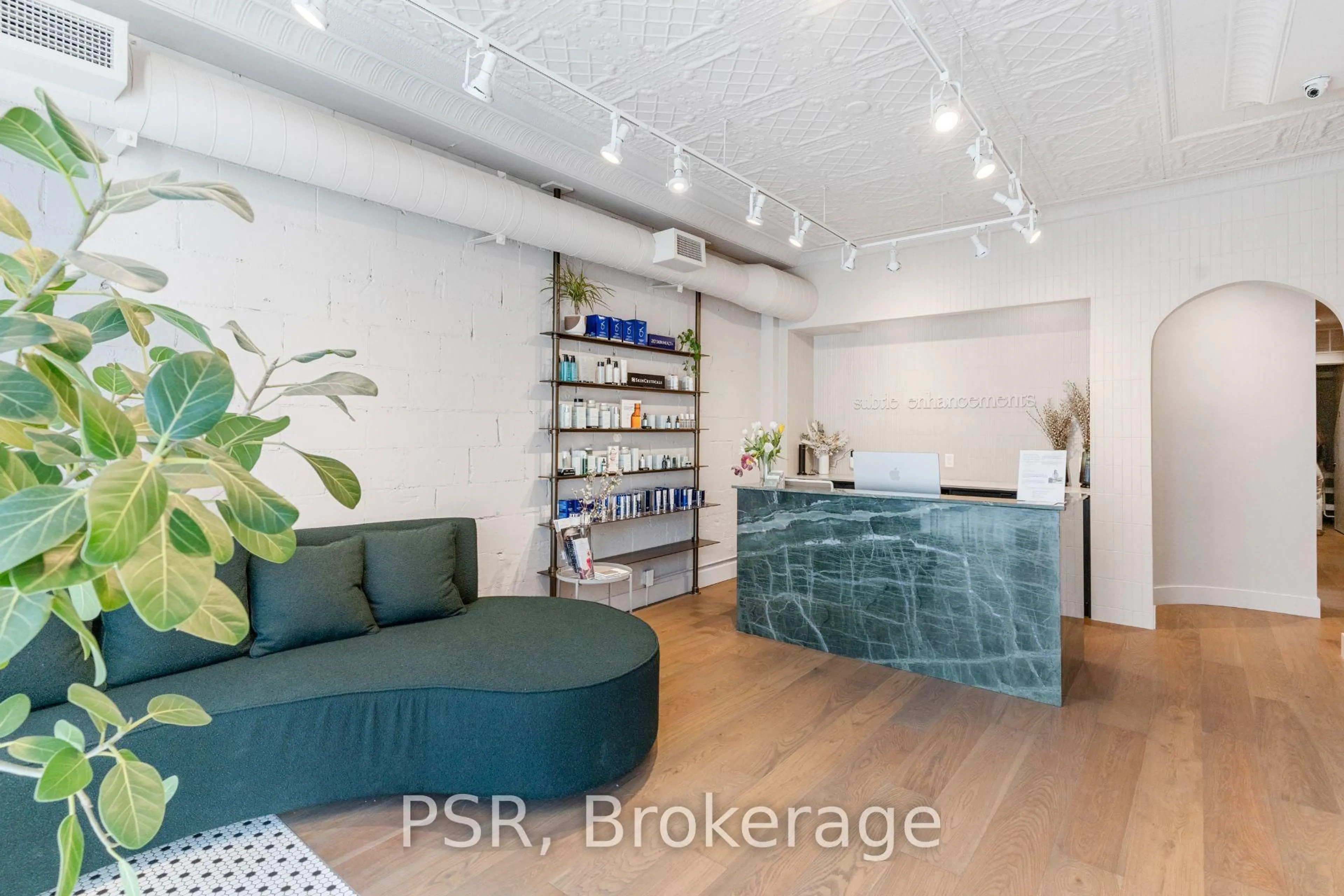 A pic of a room for 1656 Queen St, Toronto Ontario M6R 1B2