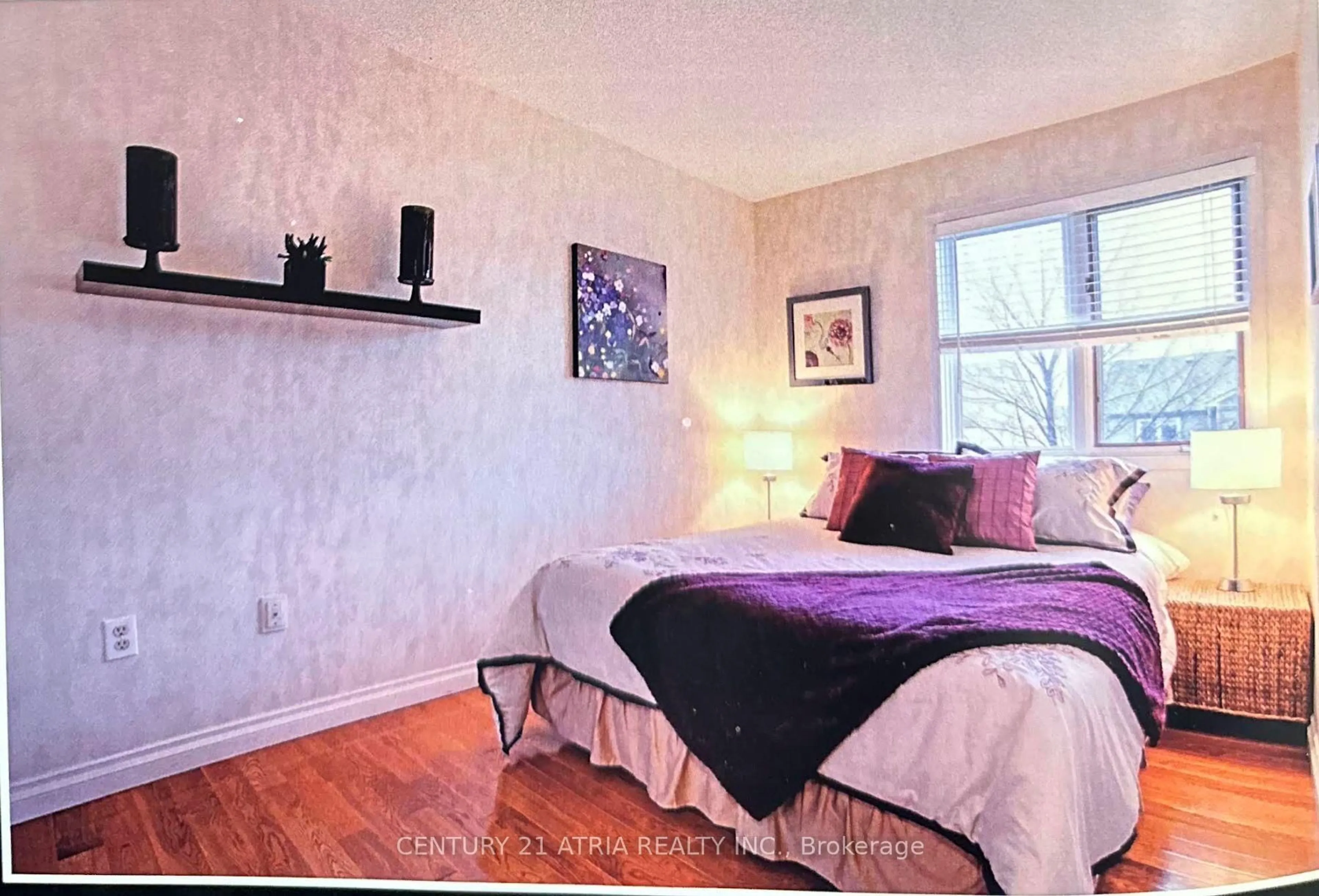 Bedroom with bed, wood/laminate floor for 2854 Gulfstream Way, Mississauga Ontario L5N 6K3