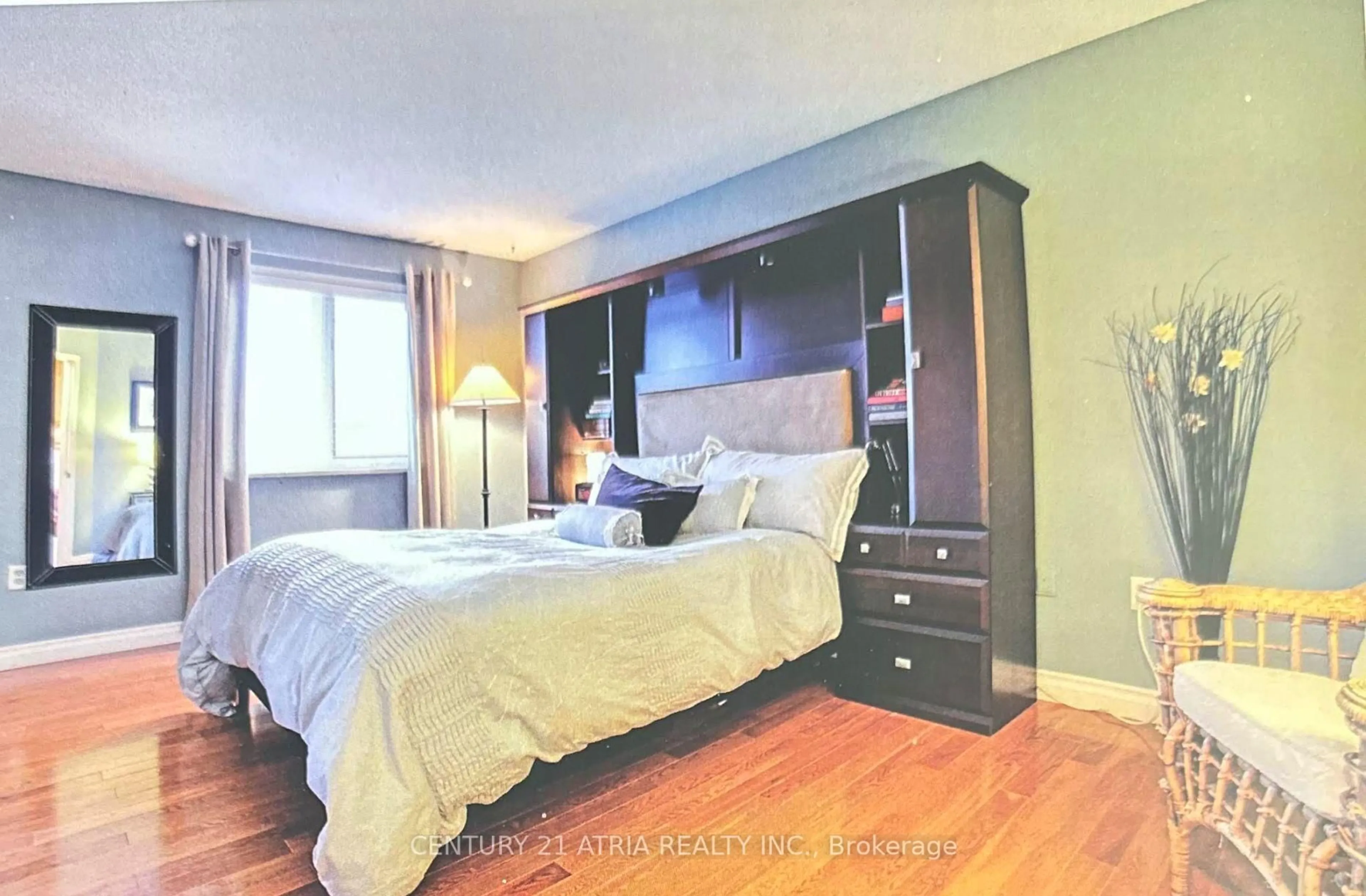Bedroom with bed, wood/laminate floor for 2854 Gulfstream Way, Mississauga Ontario L5N 6K3