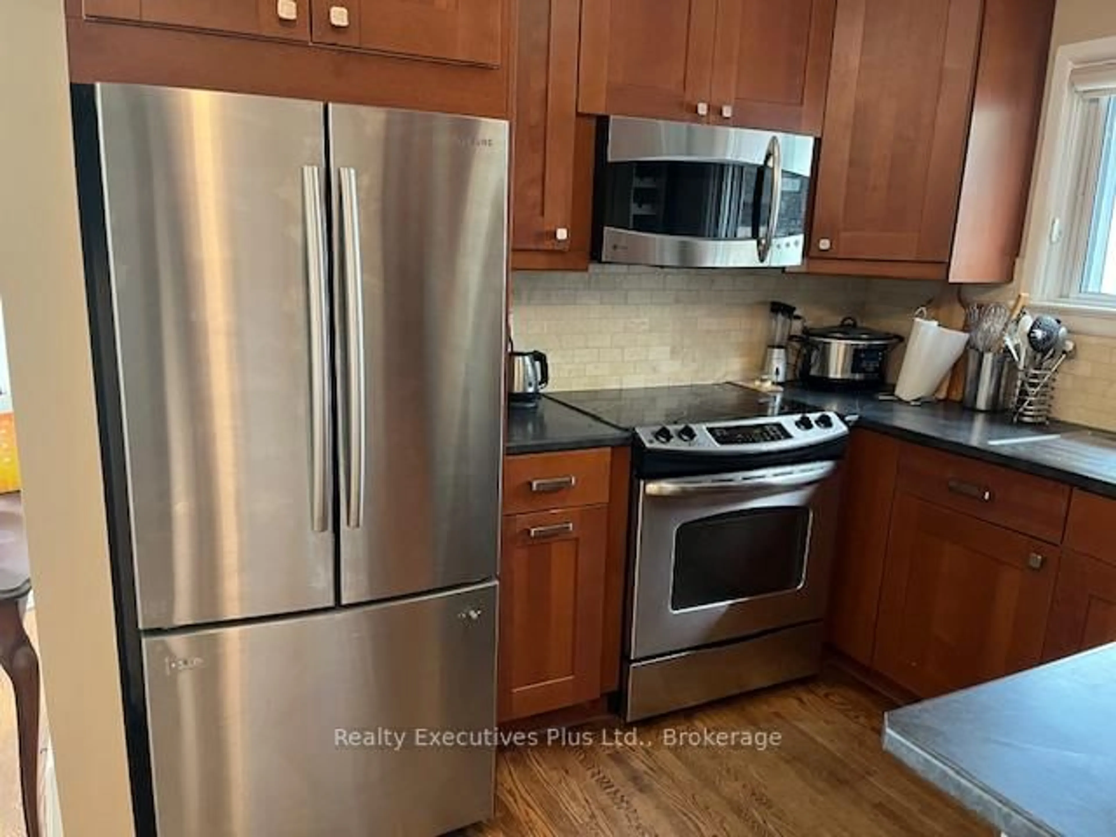 Standard kitchen, unknown for 122 Hawthorne Rd, Oakville Ontario L6K 1V8