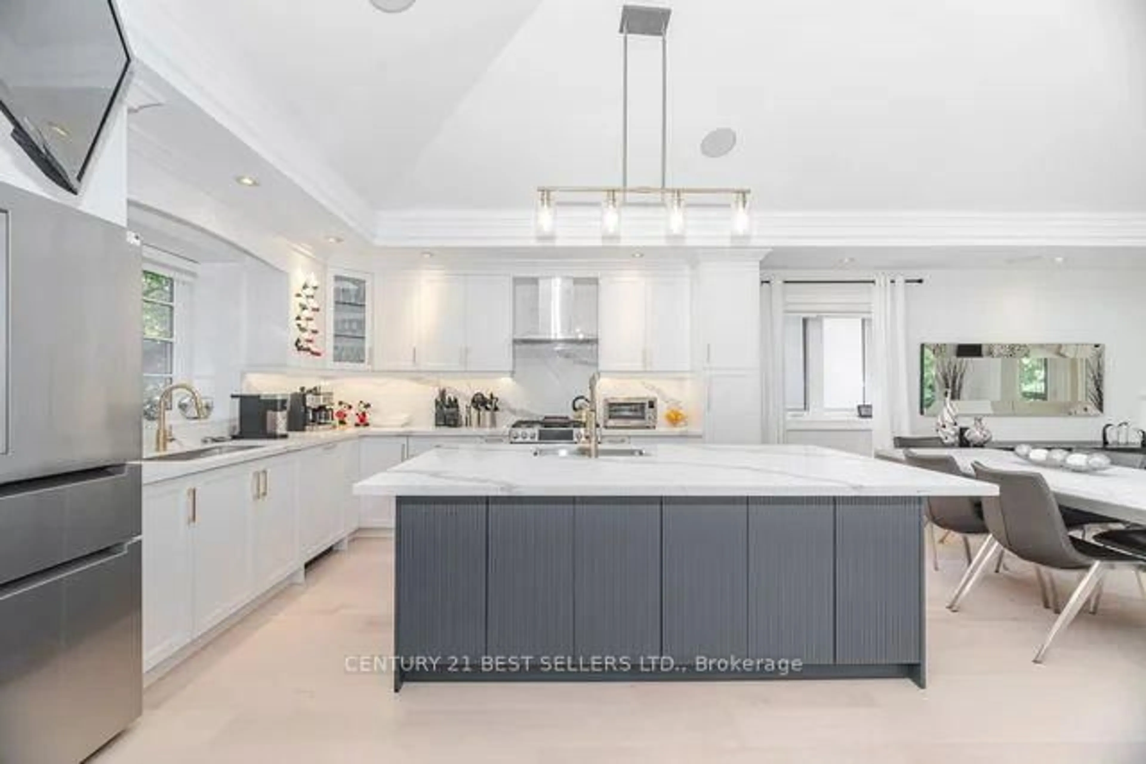 Contemporary kitchen, ceramic/tile floor for 1595 Calverton Crt, Mississauga Ontario L5G 2W4